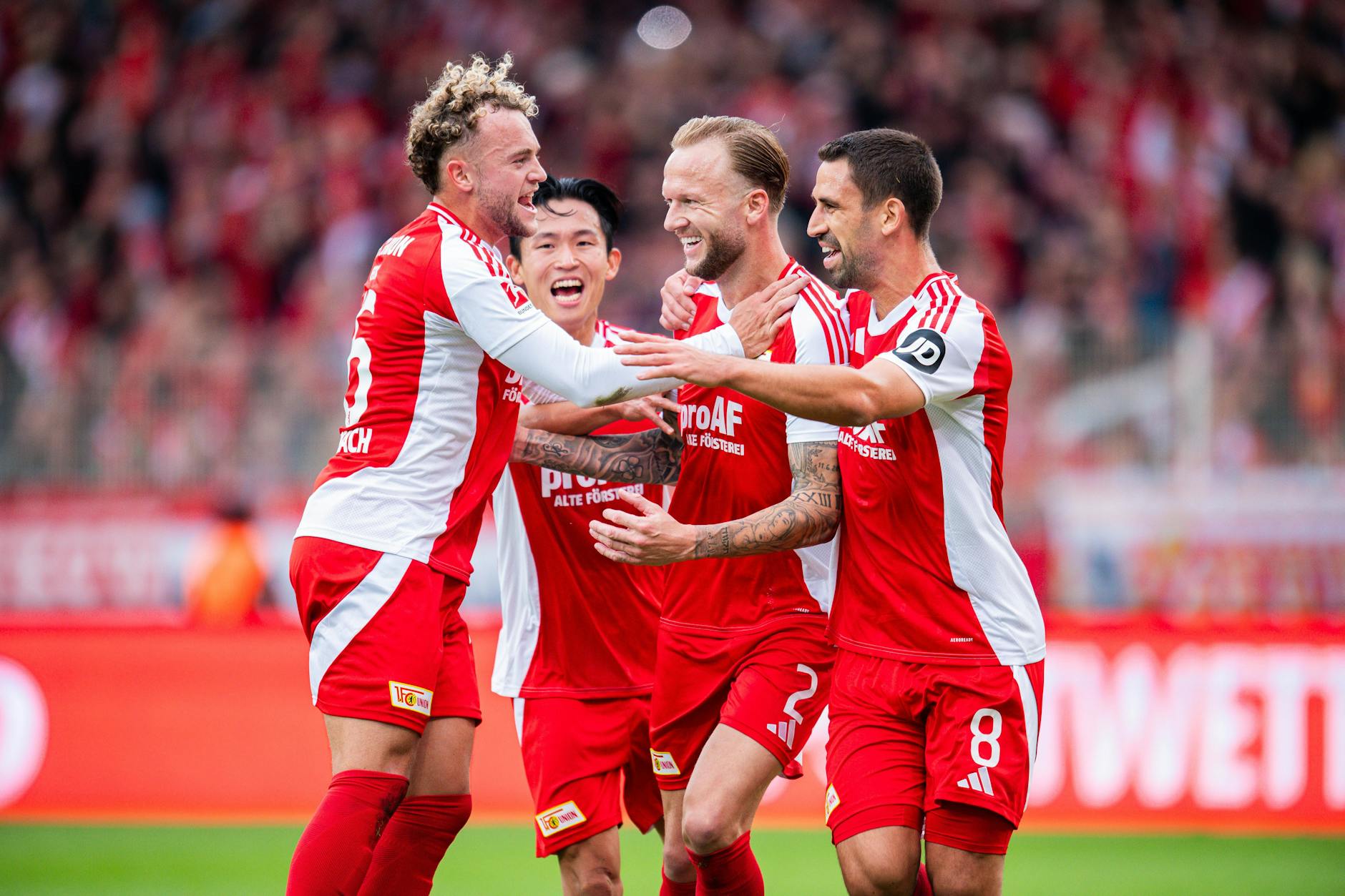 Kevin Vogt (33), Abwehrchef des 1. FC Union, lobt die mannschaftliche Geschlossenheit unter Cheftrainer Bo Svensson (45). 