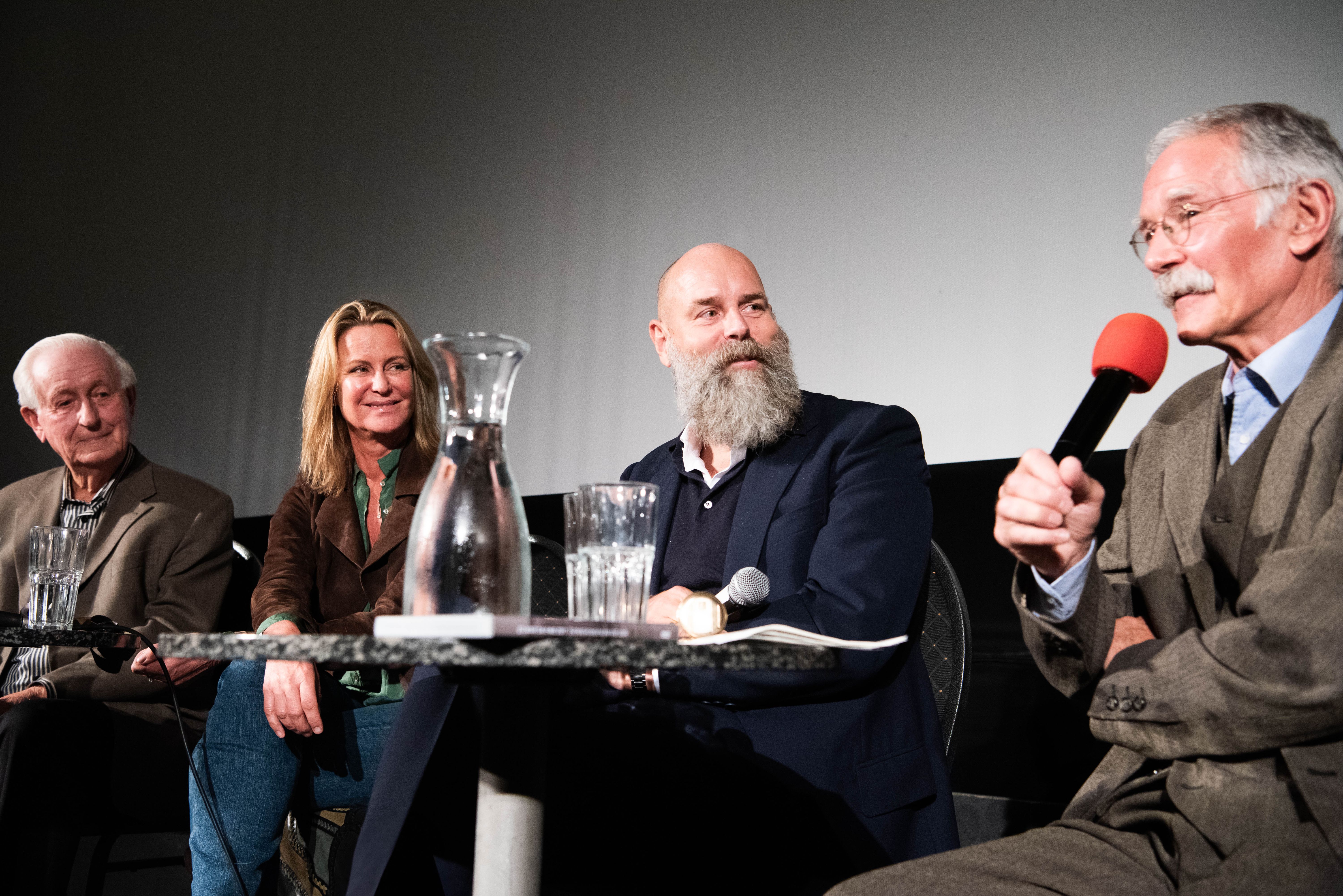 Ostdeutsche Auftritte im Kino Babylon: Diktaturgebildet und zuversichtlich