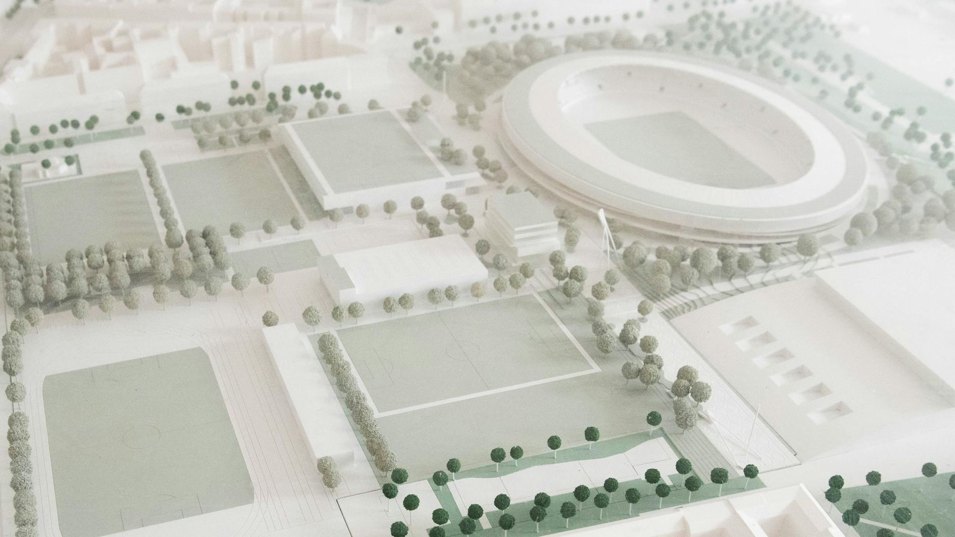 Ein Modell zeigt, wie der umgebaute Friedrich-Ludwig-Jahn Sportpark und das neue Jahnstadion aussehen sollen. Außerdem soll eine neue Multisporthalle entstehen.