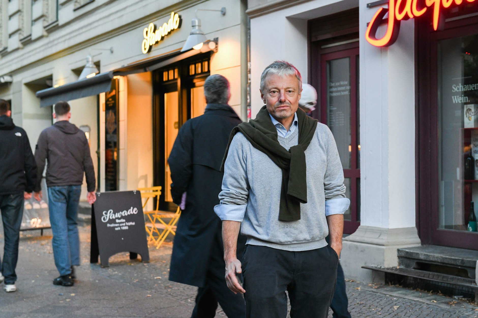 Gekündigt: Stefan Neitzel vor dem Pralinenladen, in dem einst sein Fahrradladen war