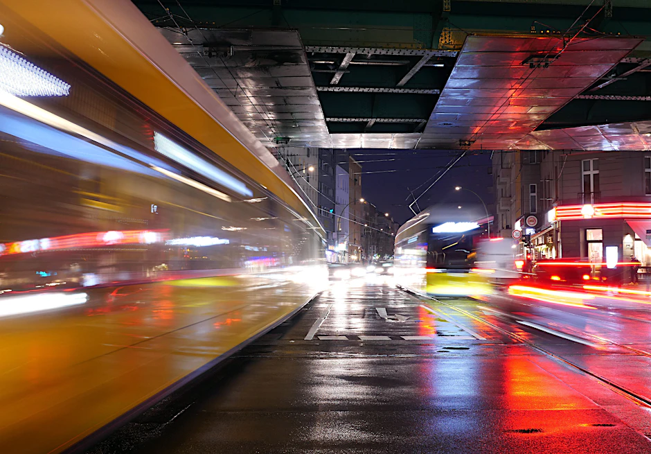 Nachts in der Schönhauser Allee: In der Nacht gab es einen größeren Feuerwehreinsatz .