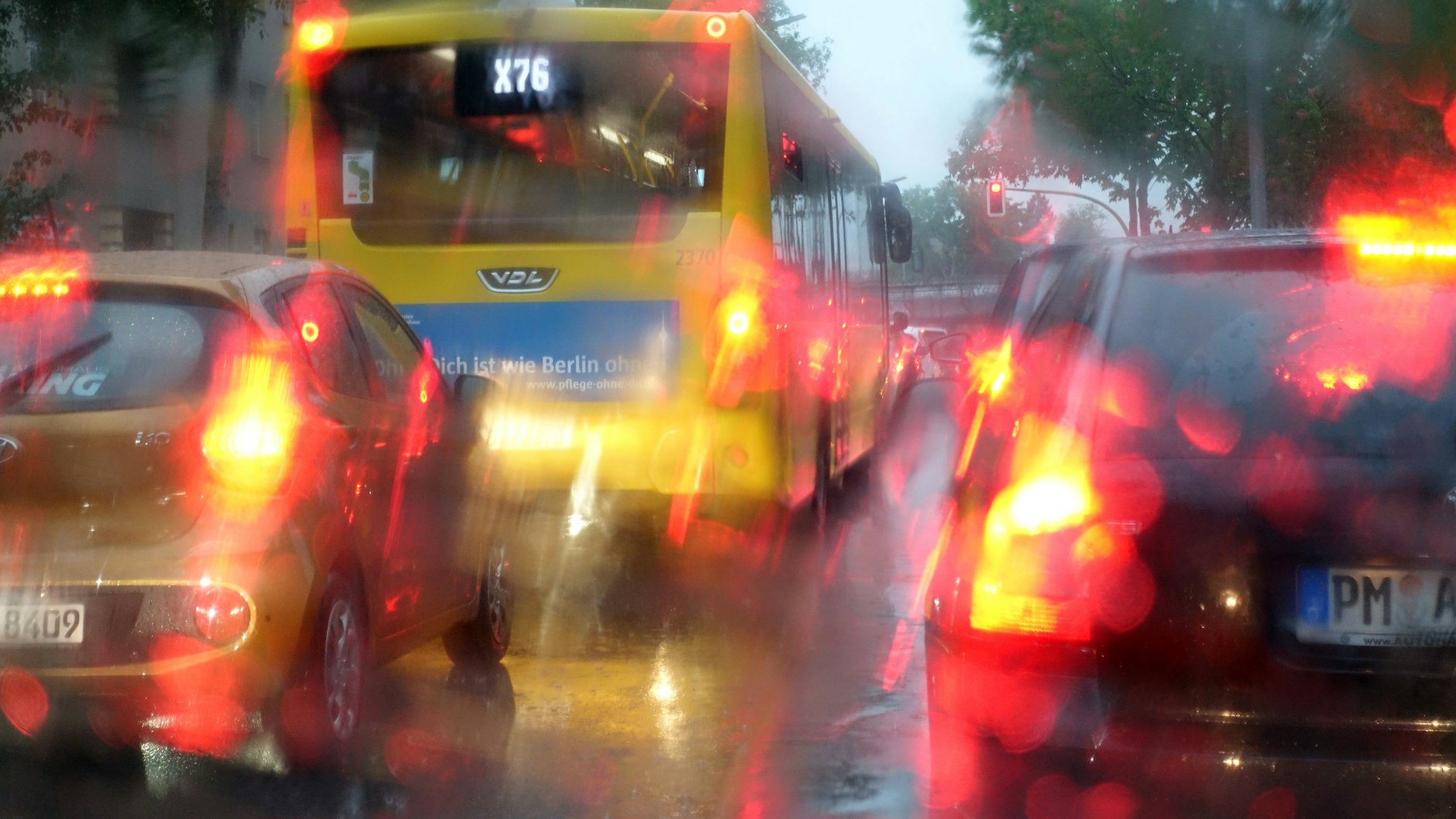 Die Tat ereignete sich in einem Bus der Linie X76.