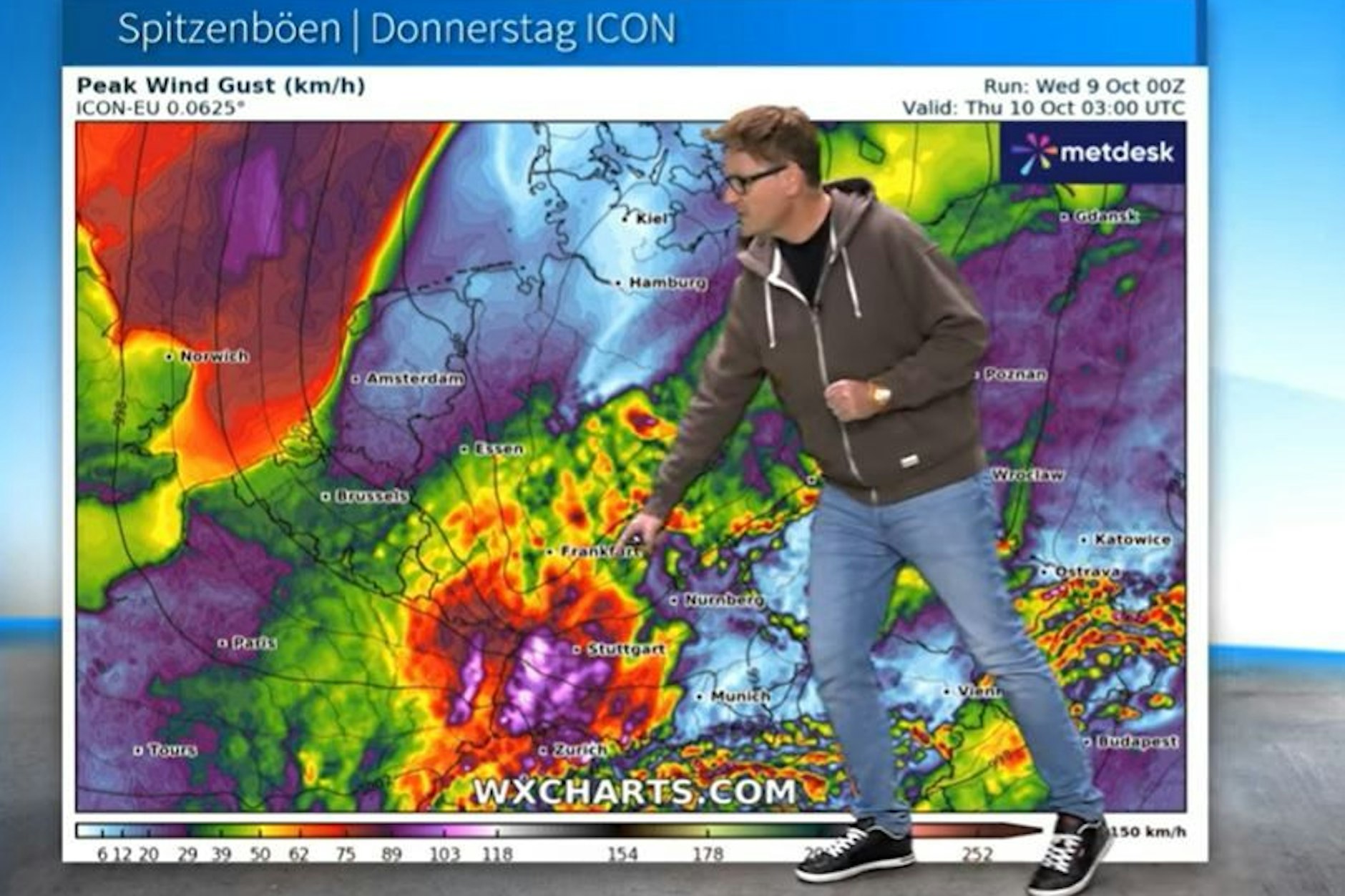 Dominik Jung zeigt die Regionen, die der Sturm besonders trifft. 