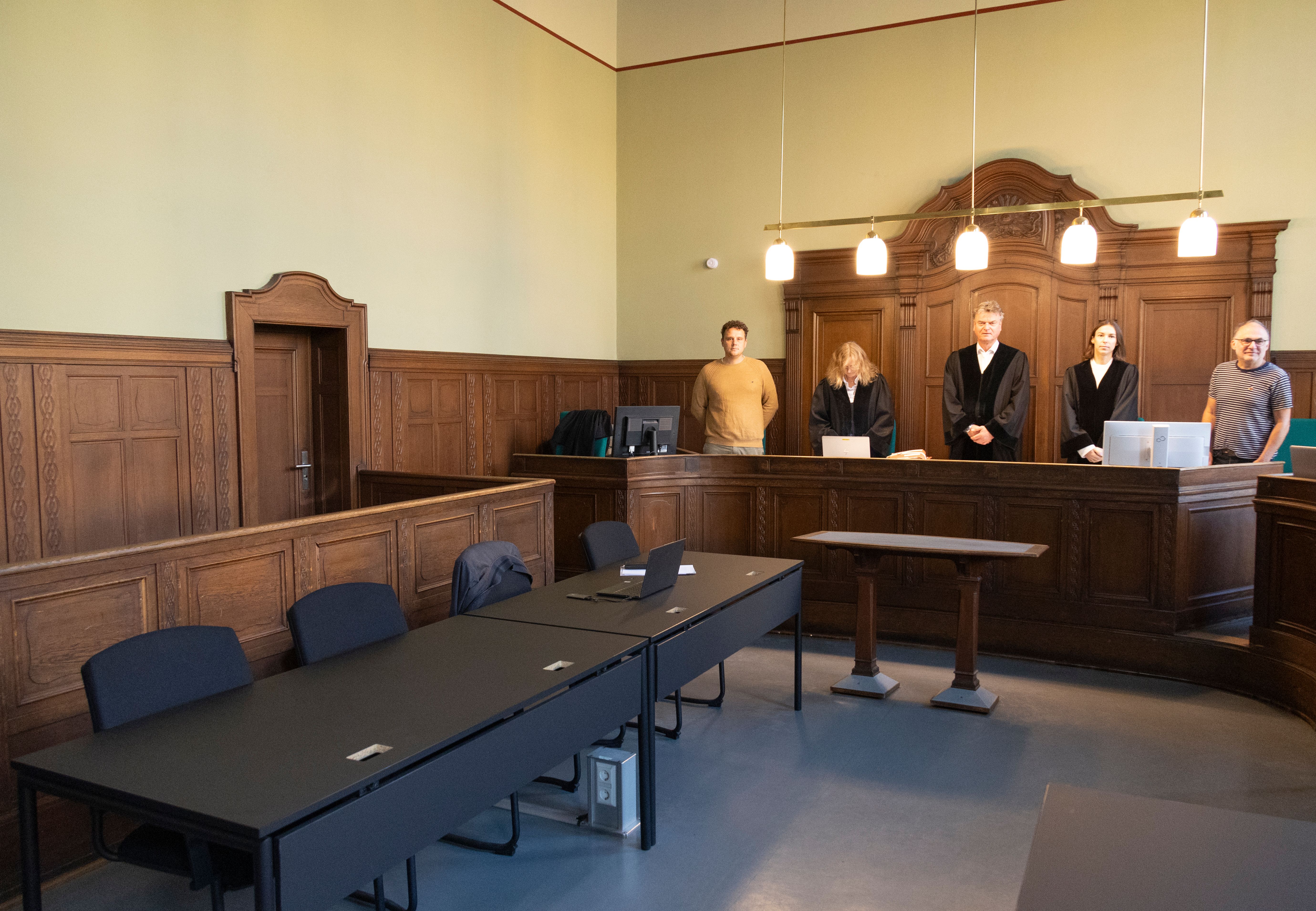 Dreister Blumendieb raubte mit Reizgas und Taser