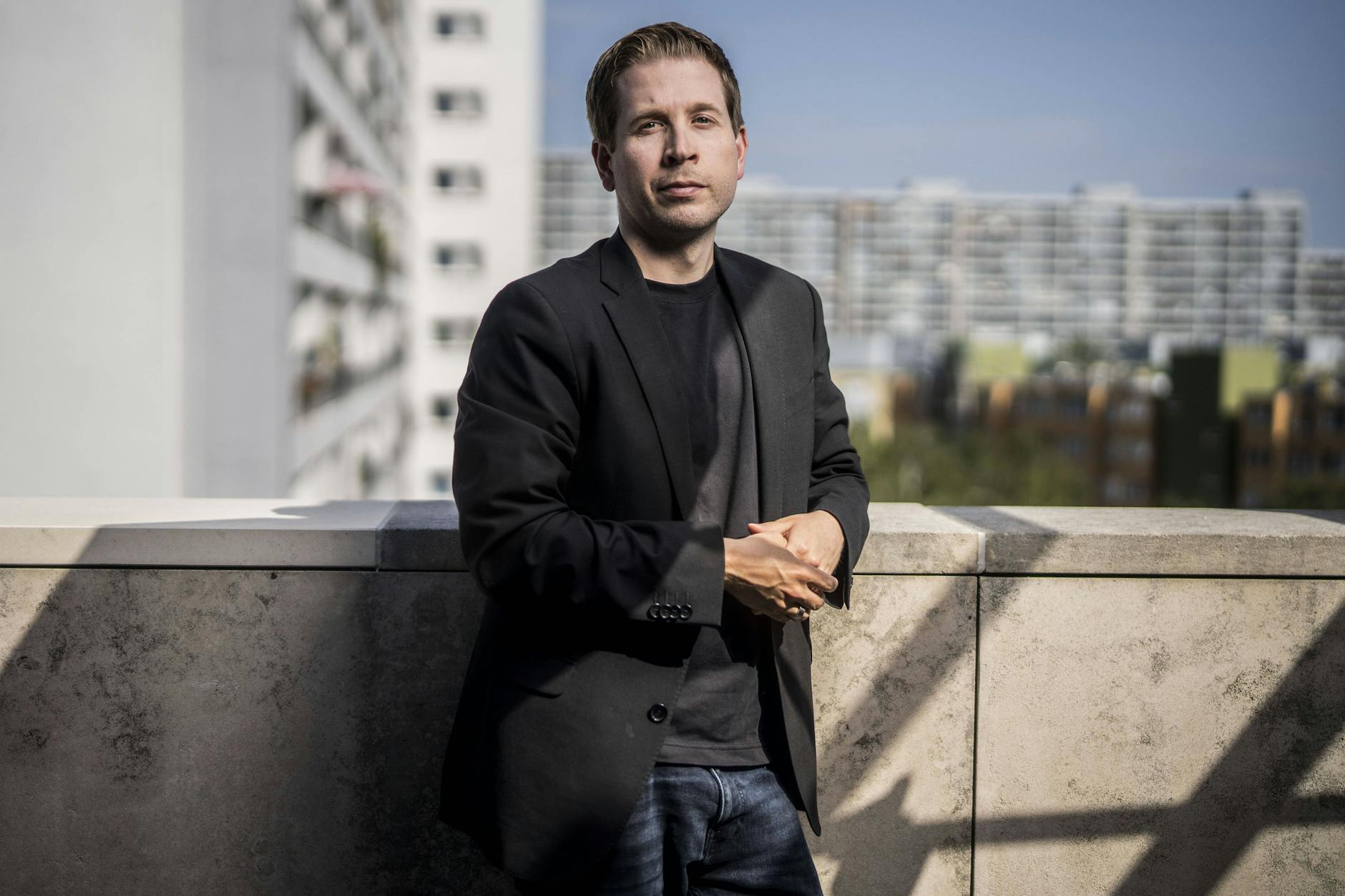 Kevin Kühnerts überraschender Rücktritt als SPD-Generalsekretär wirft Fragen auf, doch viele in der Partei sind überzeugt, dass er spätestens 2025 in die Politik zurückkehren wird.