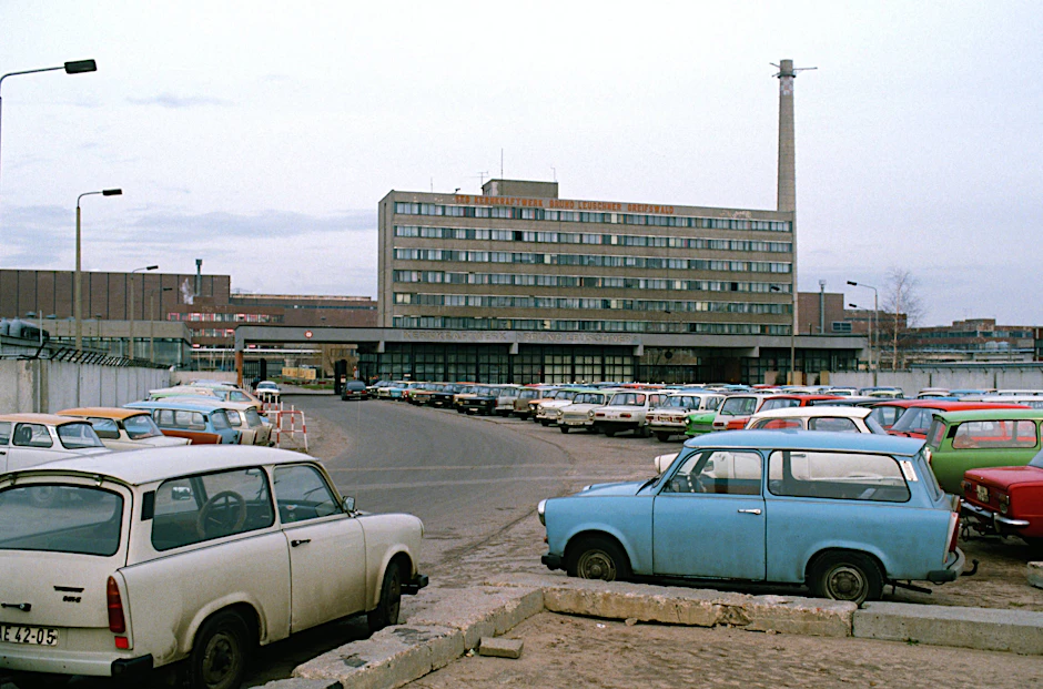Kernkraftwerk Greifswald bei Lubmin: Sechs Reaktoren wurden hier gebaut. Nur vier davon gingen überhaupt ans Netz. Das Bild zeigt das Kraftwerk kurz nach der Stilllegung im Januar 1991.
