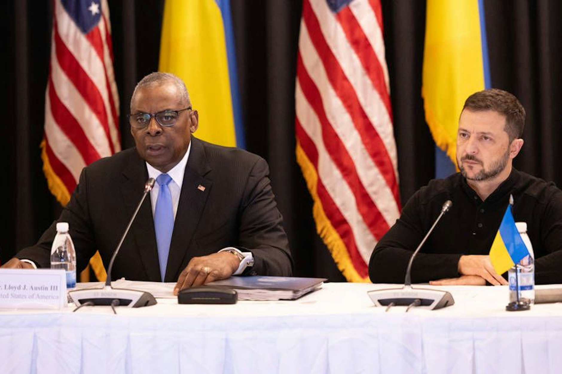 US-Verteidigungsminister Lloyd Austin und der ukrainische Präsident Wolodymyr Selenskyj auf dem letzten Treffen der Ukraine-Kontaktgruppe am 6. September in Ramstein