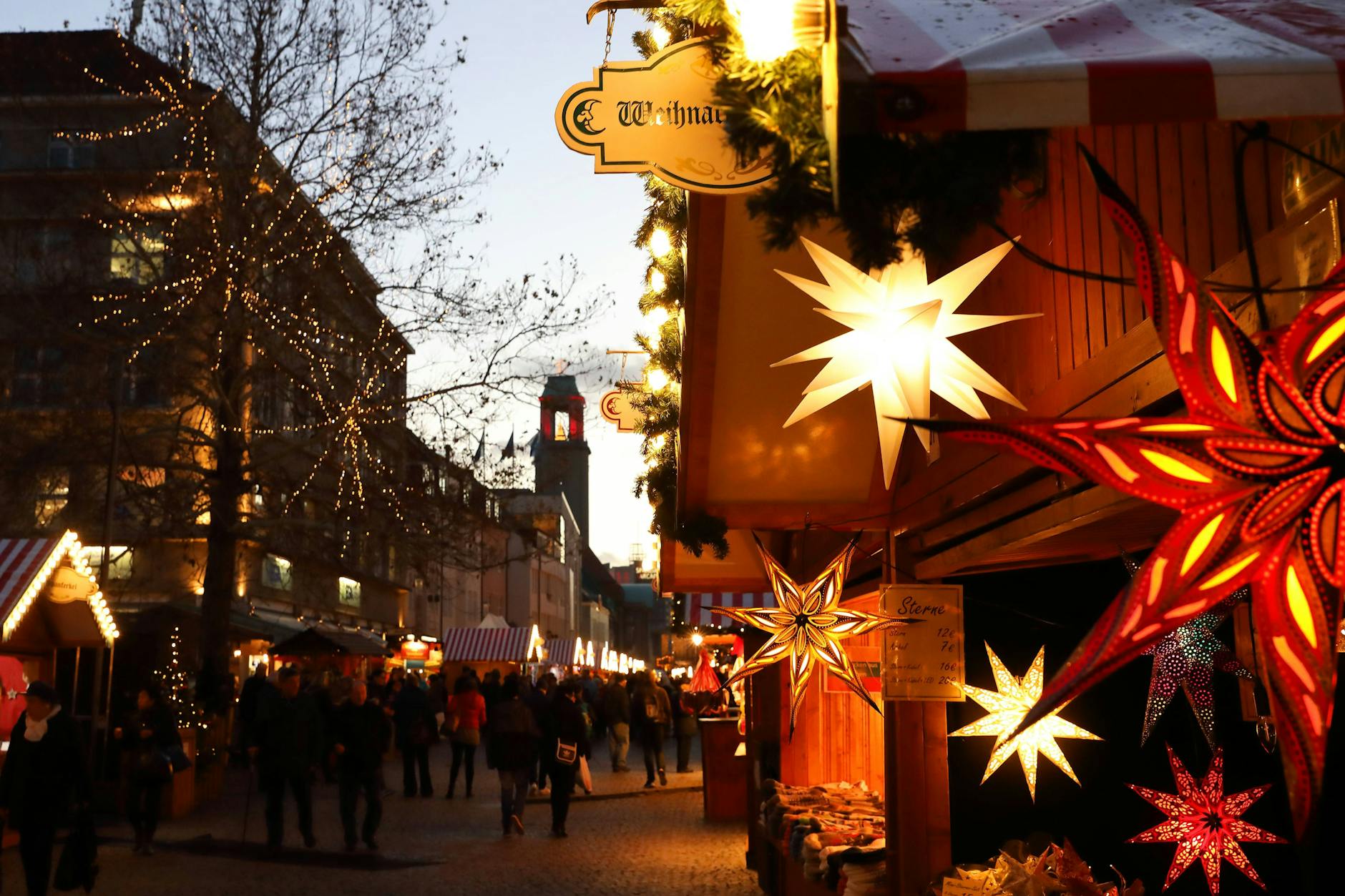 Auf dem Weihnachtsmarkt in der Spandauer Altstadt gibt es allerlei Kunsthandwerk.