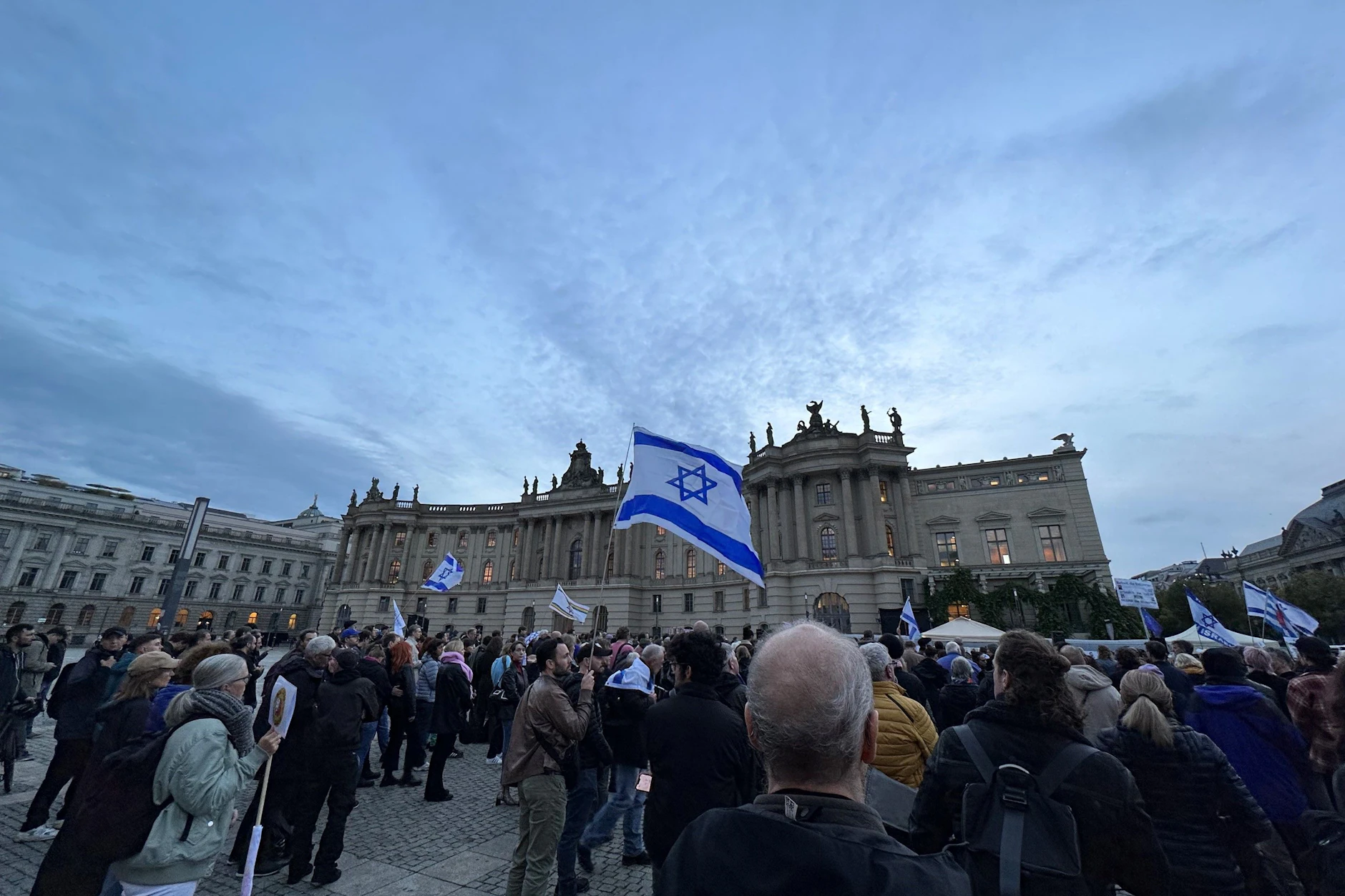 Berlin, 7. Oktober 2024, Bebelplatz: Demonstration im Gedenken an das Hamas-Massaker