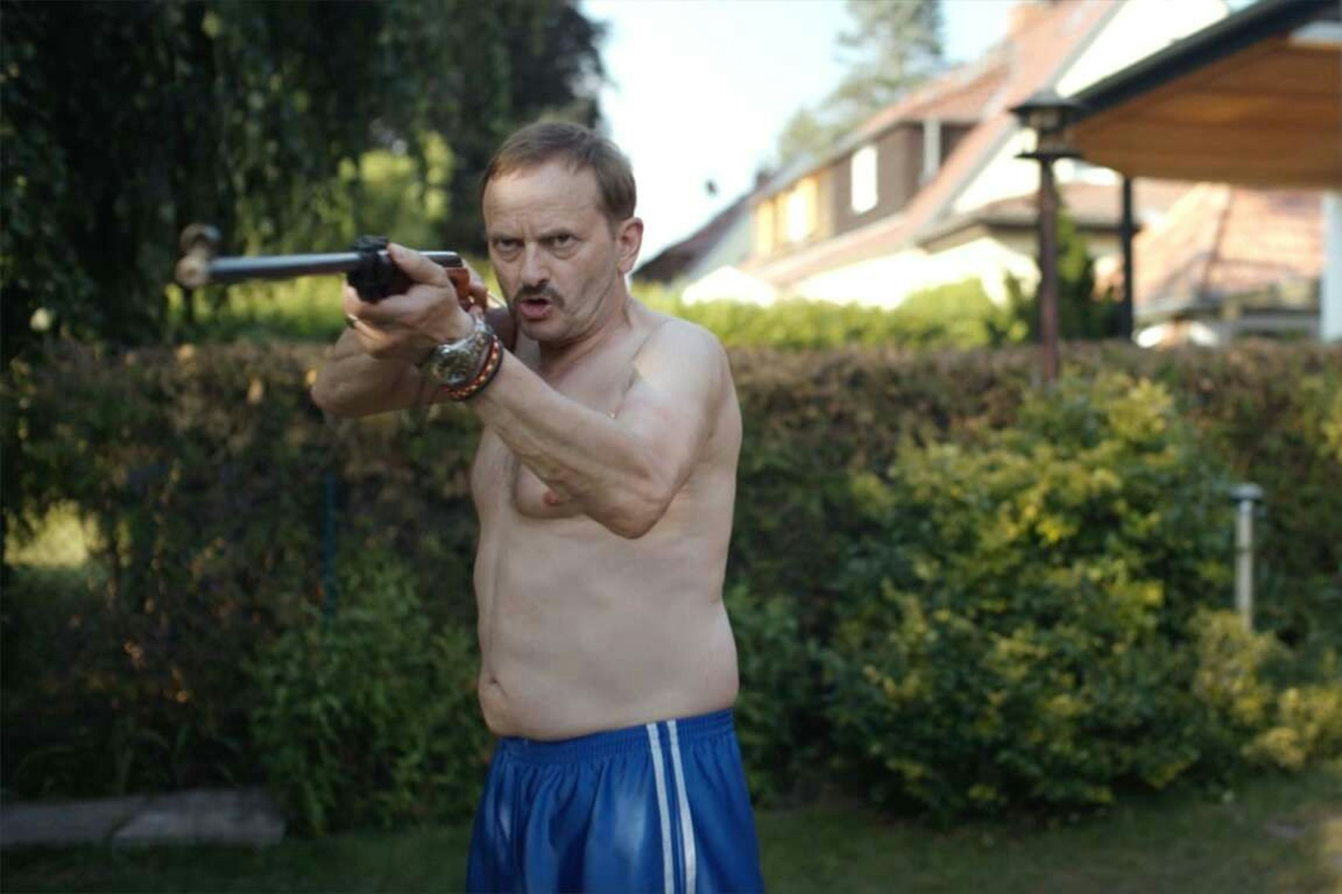 Milan Peschel verliert als Andi Knuppe in der ländlichen „Doppelhaushälfte“ die Nerven.