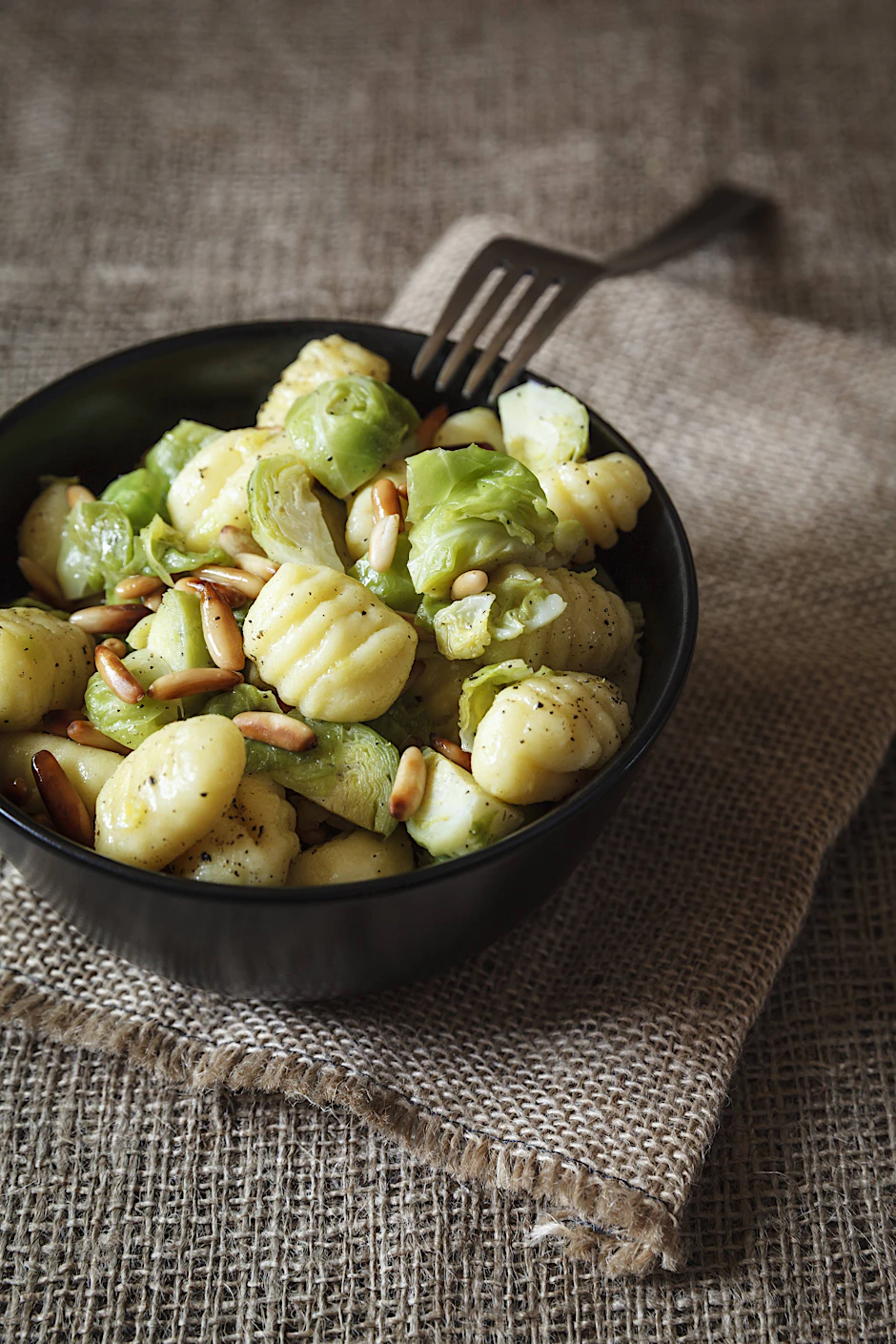 Die Kombi aus Gnocchi und Rosenkohl müssen Sie ausprobieren - so lecker!