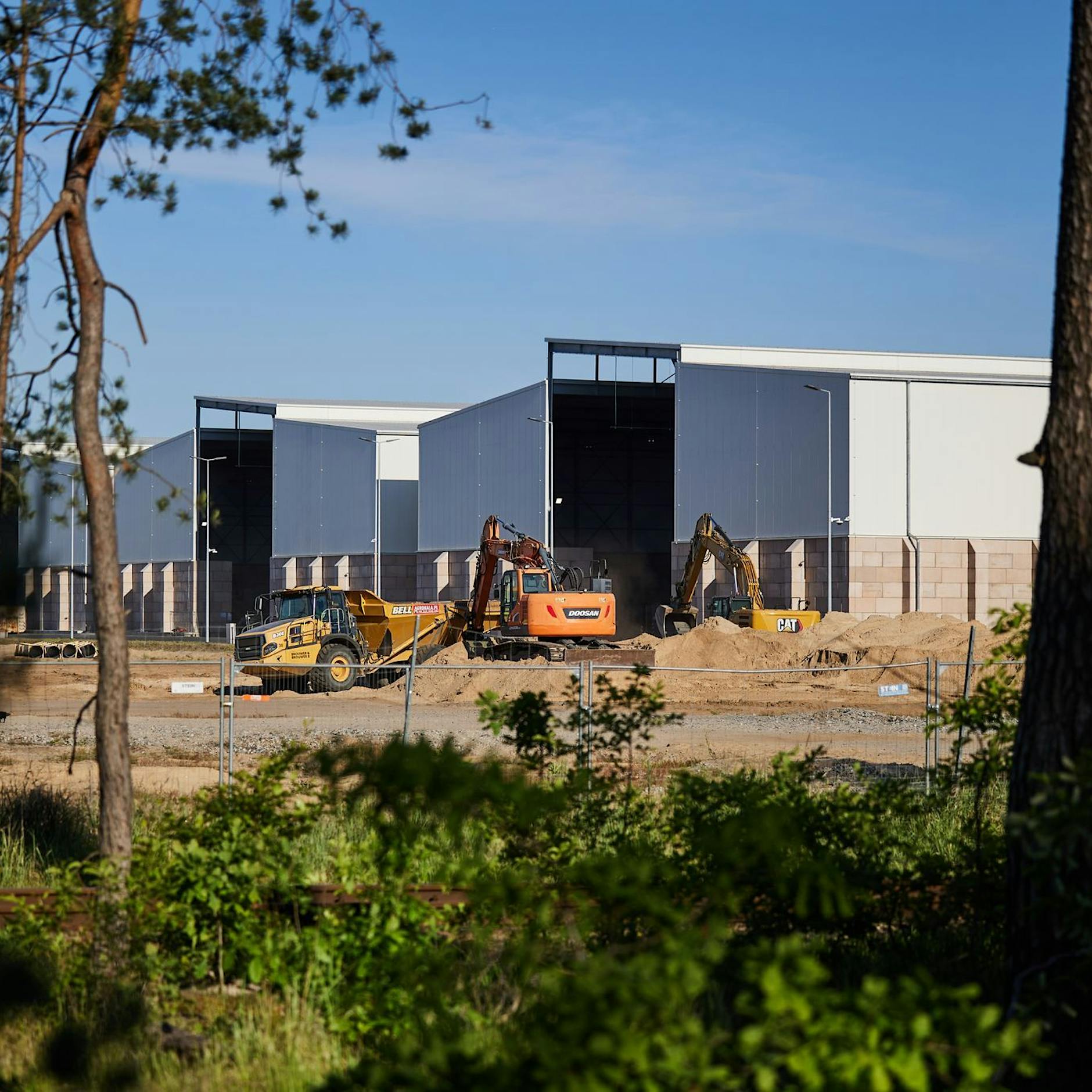 Eskalation am Tesla-Werk: Polizei setzt Reizgas ein