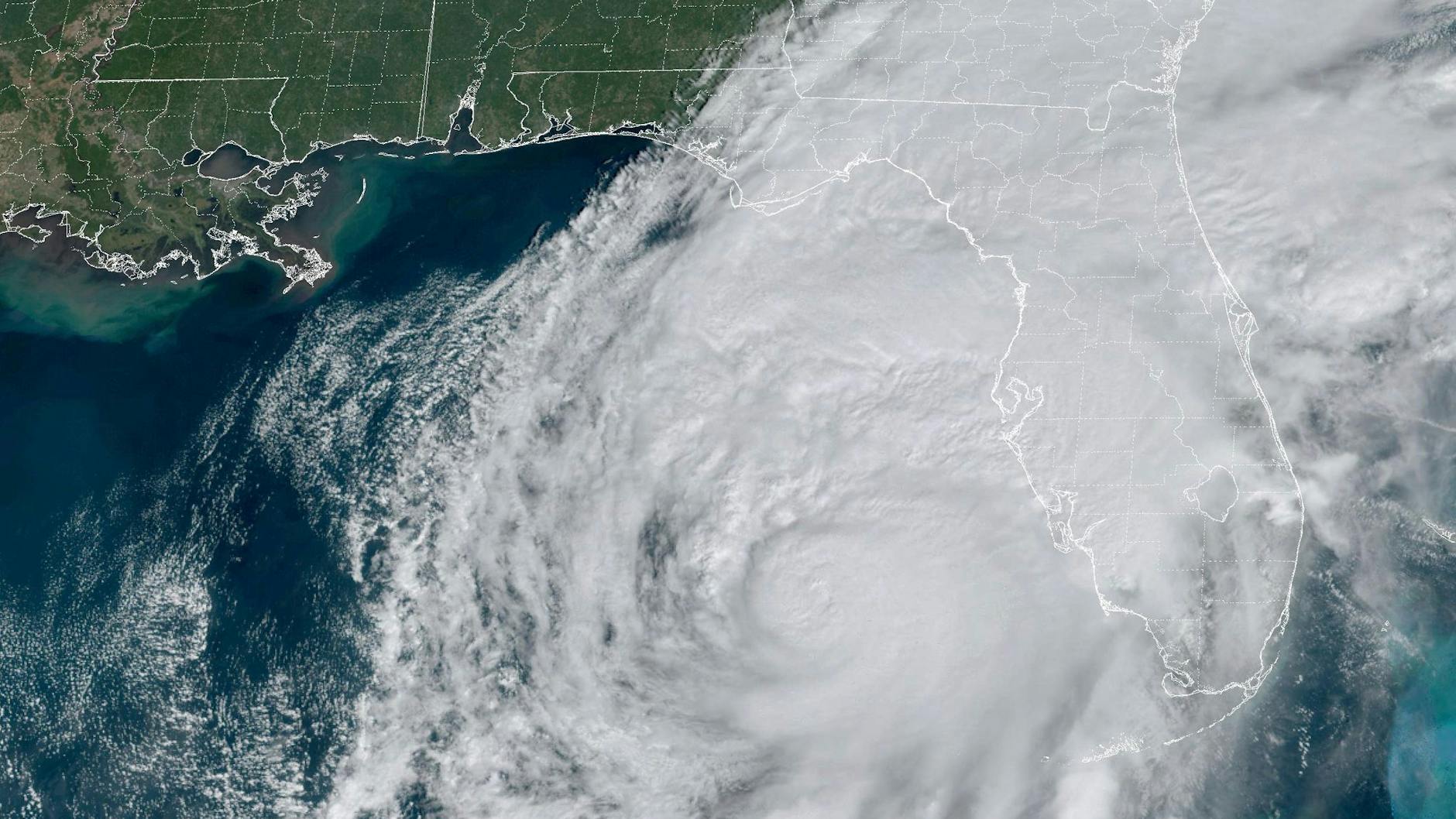 Ein GeoColor-Satellitenbild zeigt den Hurrikan "Milton" im Golf von Mexiko vor der Küste Floridas.