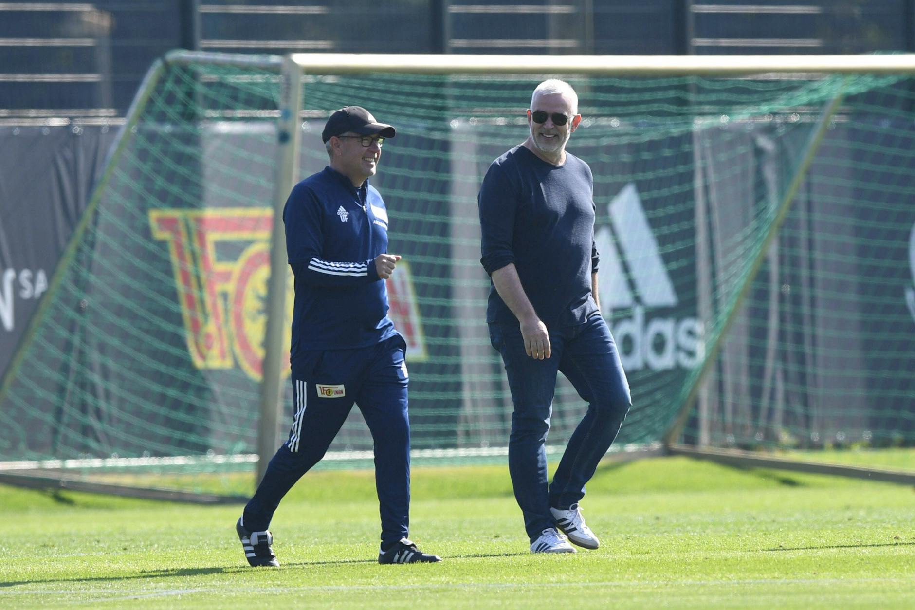 Urs Fischer (l., 58), Ex-Trainer des 1. FC Union, steht bei den Eisernen noch bis Juni 2025 auf der Gehaltsliste.