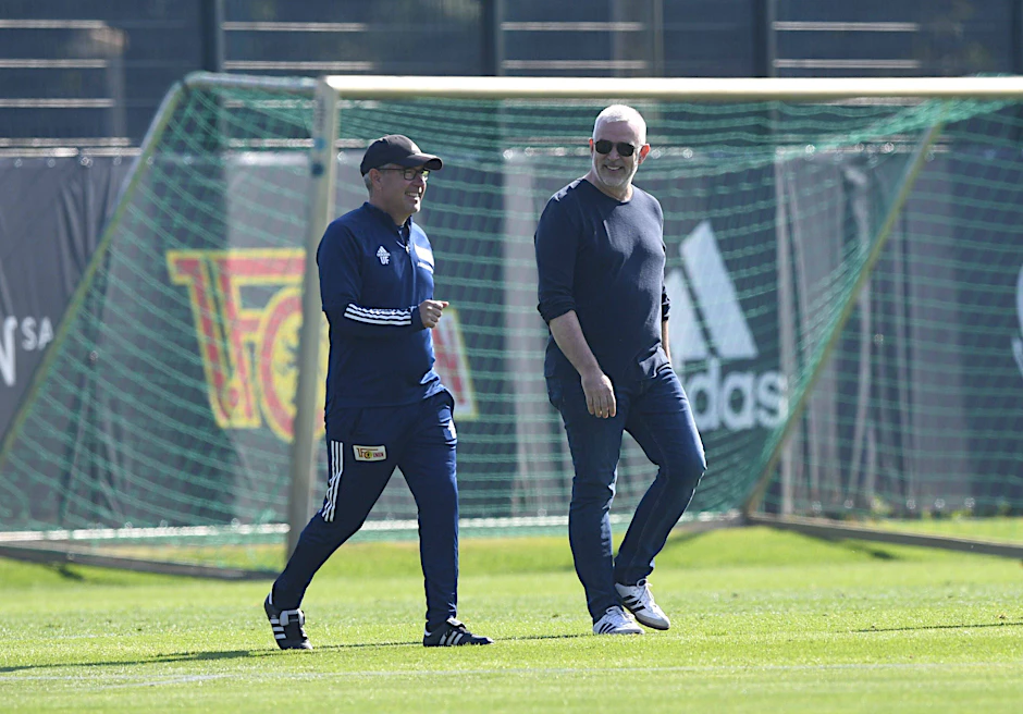 Urs Fischer (l., 58), Ex-Trainer des 1. FC Union, steht bei den Eisernen noch bis Juni 2025 auf der Gehaltsliste.