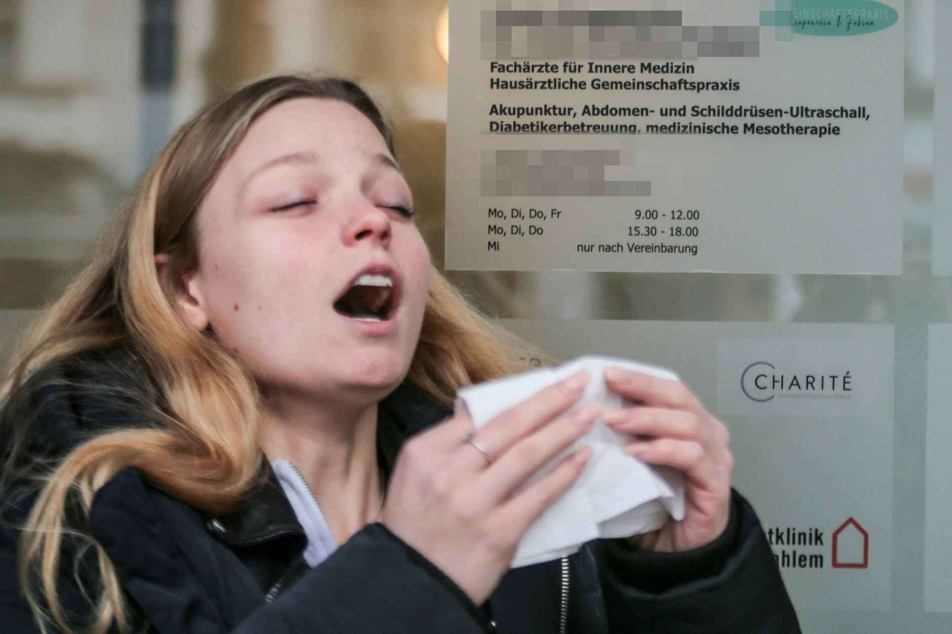 Schnell erwischt uns eine Erkältung oder Bronchitis, doch wie findet man am besten kurzfristig Hilfe beim Arzt?