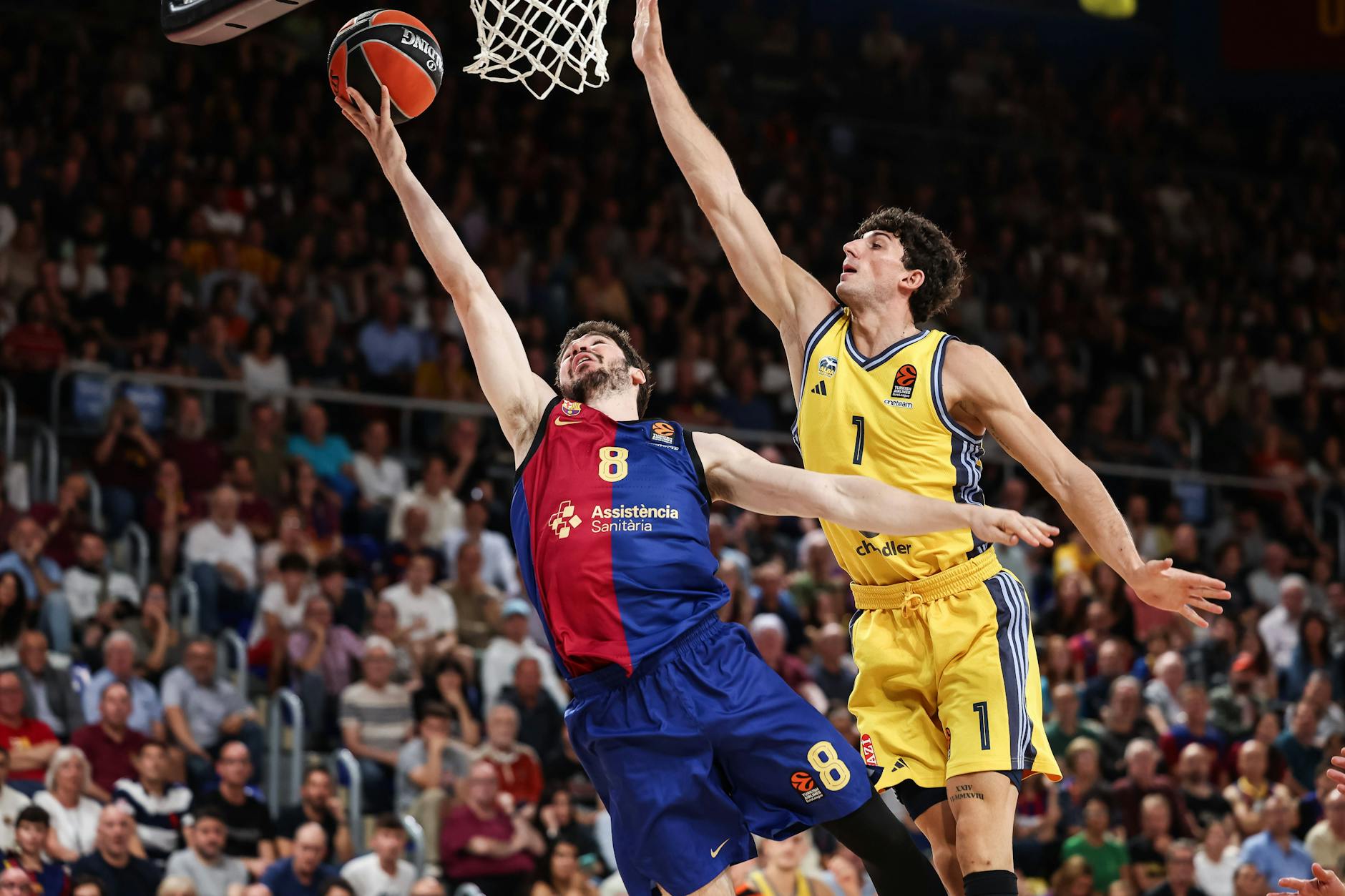 Gabriele Procida (r.) feierte in Barcelona sein Comeback bei Alba Berlin.