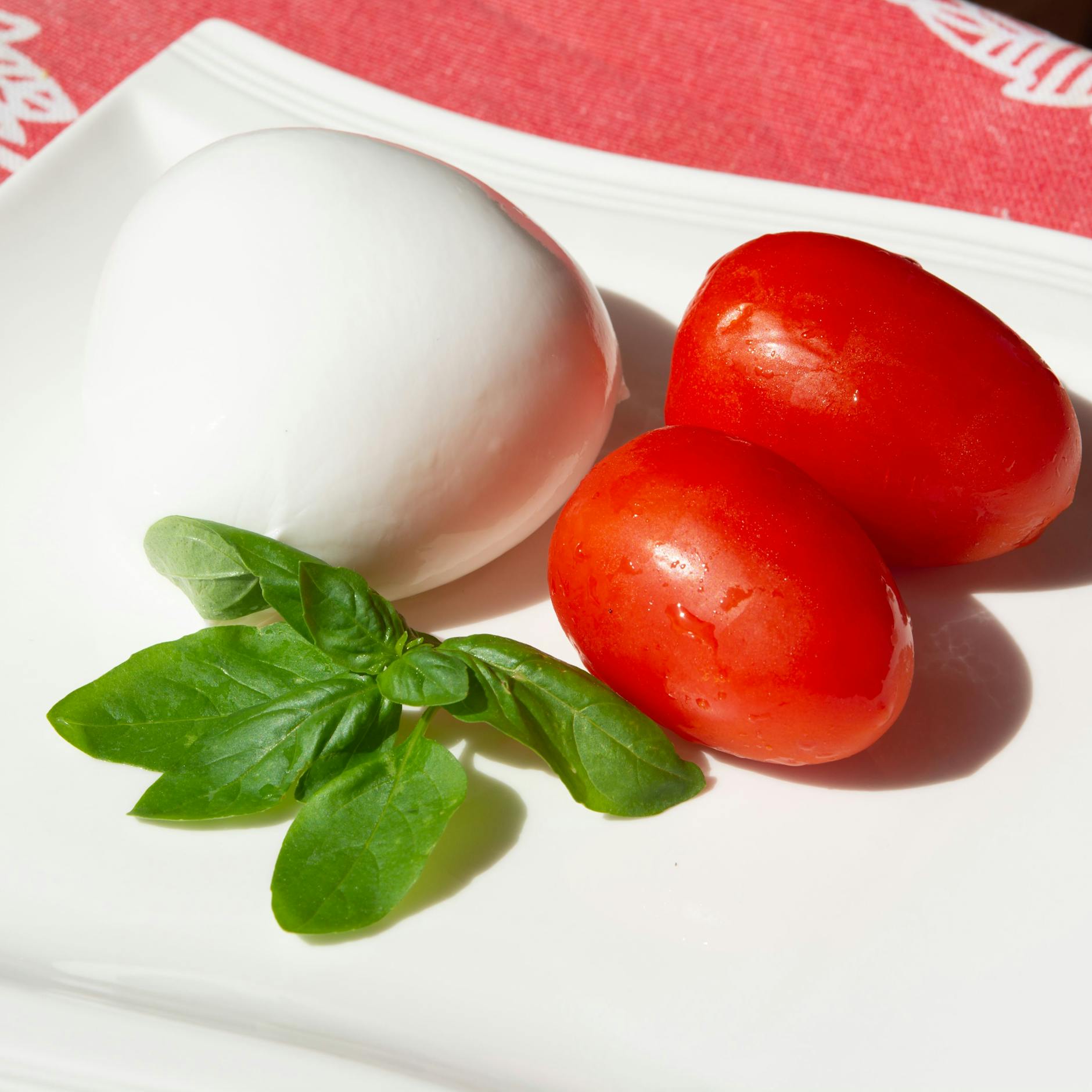 Darum sollten Sie das Wasser vom Mozzarella niemals wegschütten