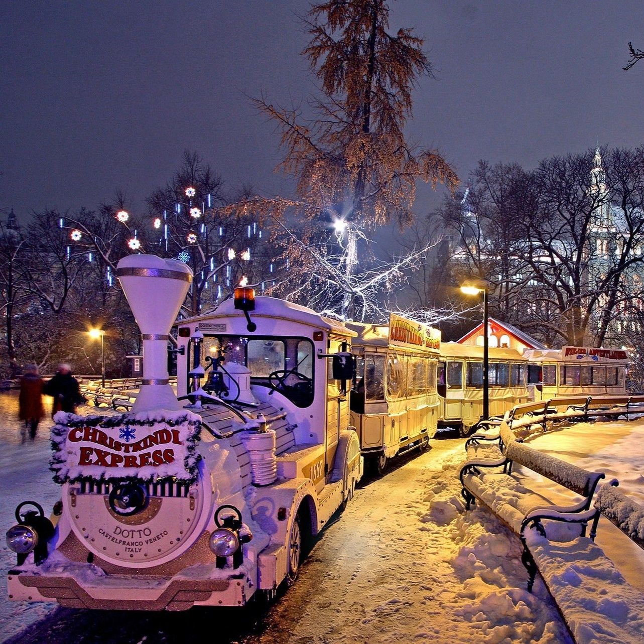 Image - Flussreisen im Advent: Festliche Märkte & Lichterglanz an Rhein, Donau & Main.
