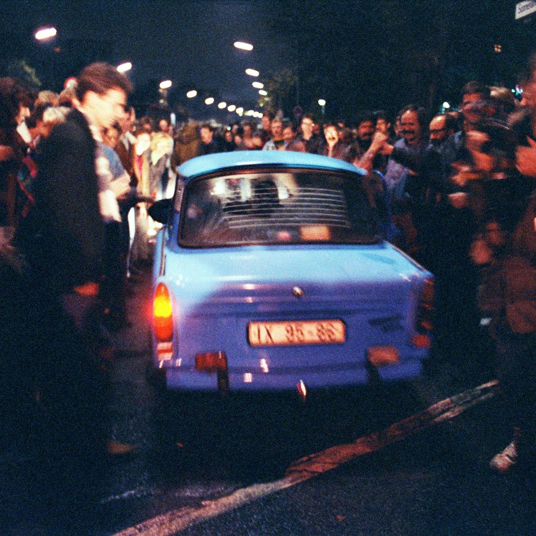 Image - „The Wall“-Ausstellung: Mauerfall-Fotos von Birgit Kleber – Alte Feuerwache in Berlin-Friedrichshain