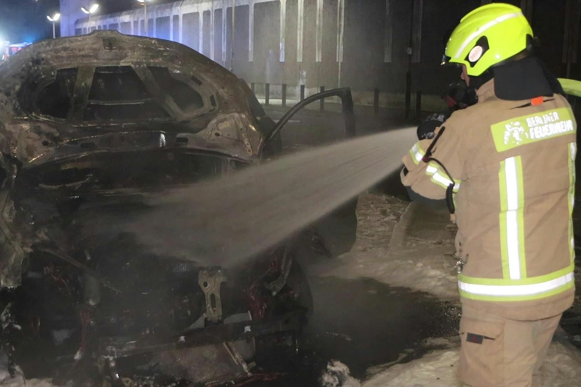 Bereits in der Nacht zum 24. April brannten Autos&nbsp;in der Nähe von Justizvollzugsanstalten.&nbsp;