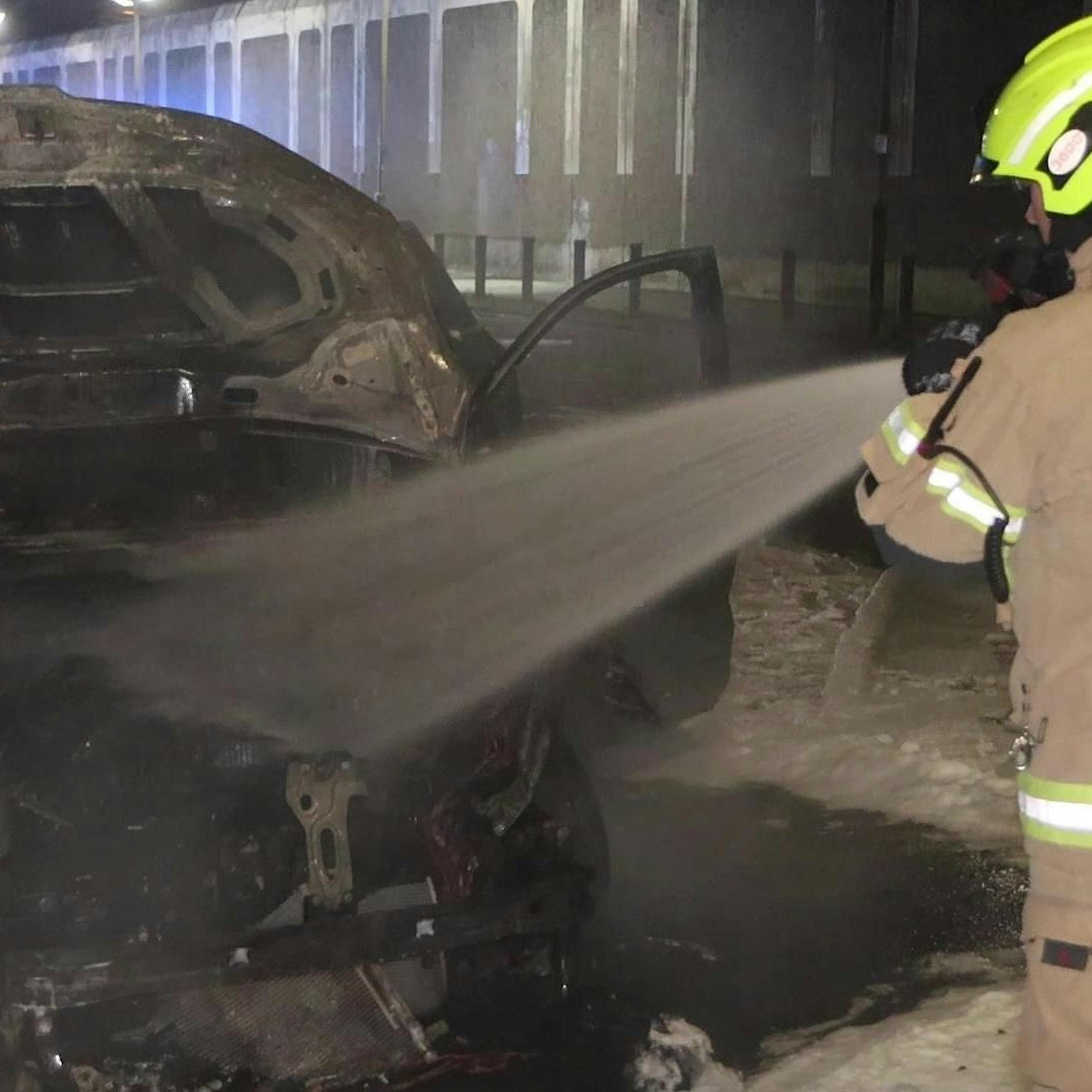 Image - Berlin: Wieder Brand-Anschläge auf Autos von Gefängnis-Mitarbeitern in Spandau und Plötzensee