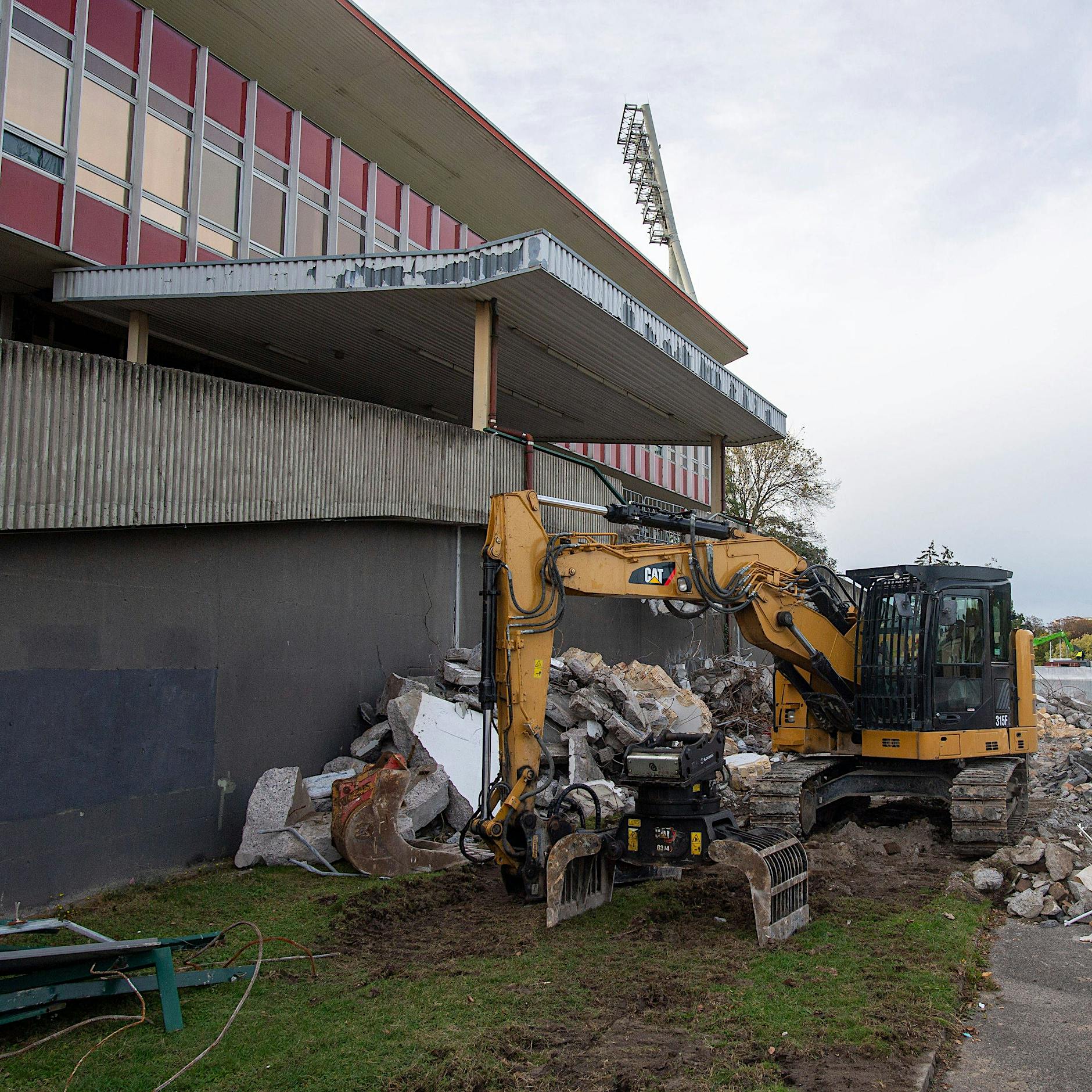 Jahnsportpark Berlin: Abriss darf vorerst weitergehen