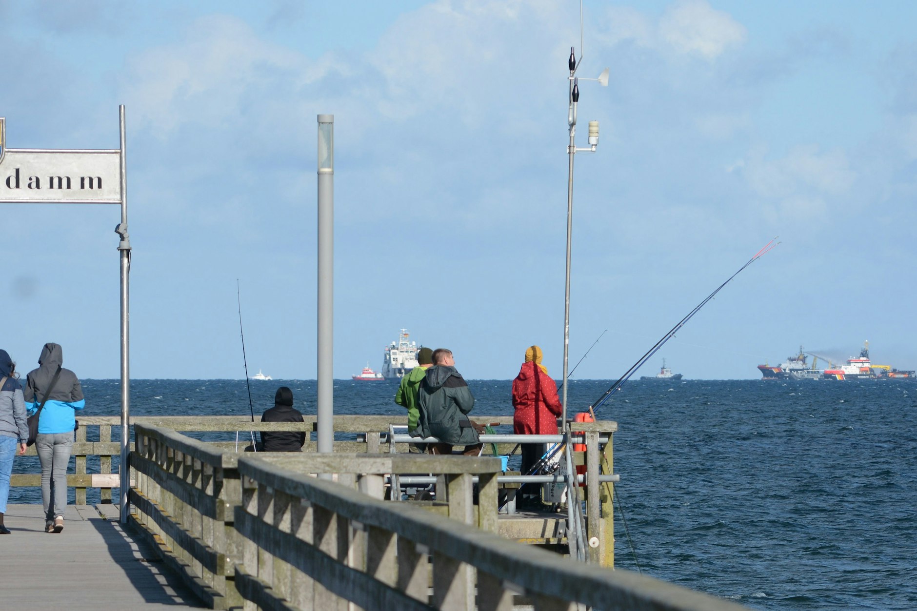 Das 73 Meter lange Schiff befindet sich in der Mecklenburger Bucht zwischen Kühlungsborn und Warnemünde.