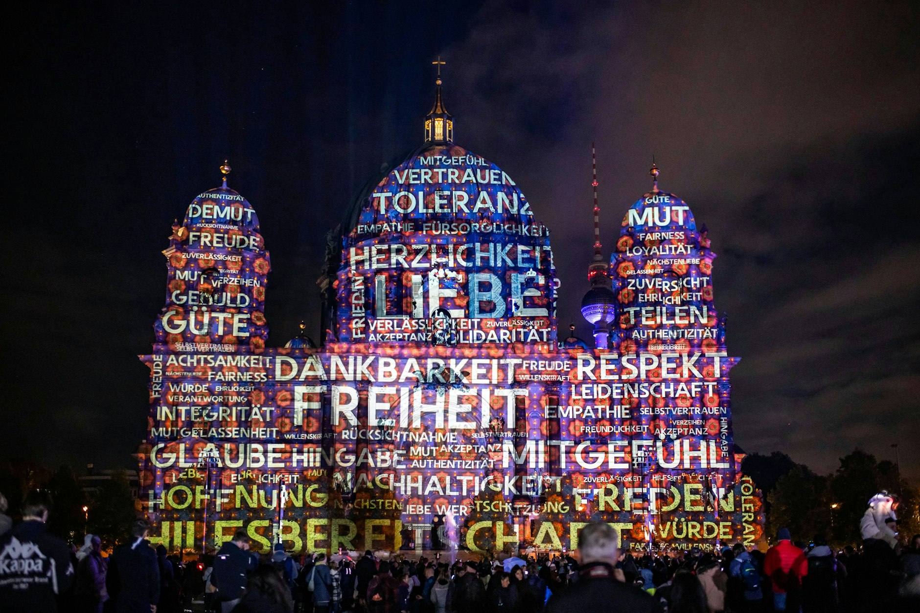 Freiheit, Dankbarkeit, Toleranz: Wichtige Botschaften am Berliner Dom.