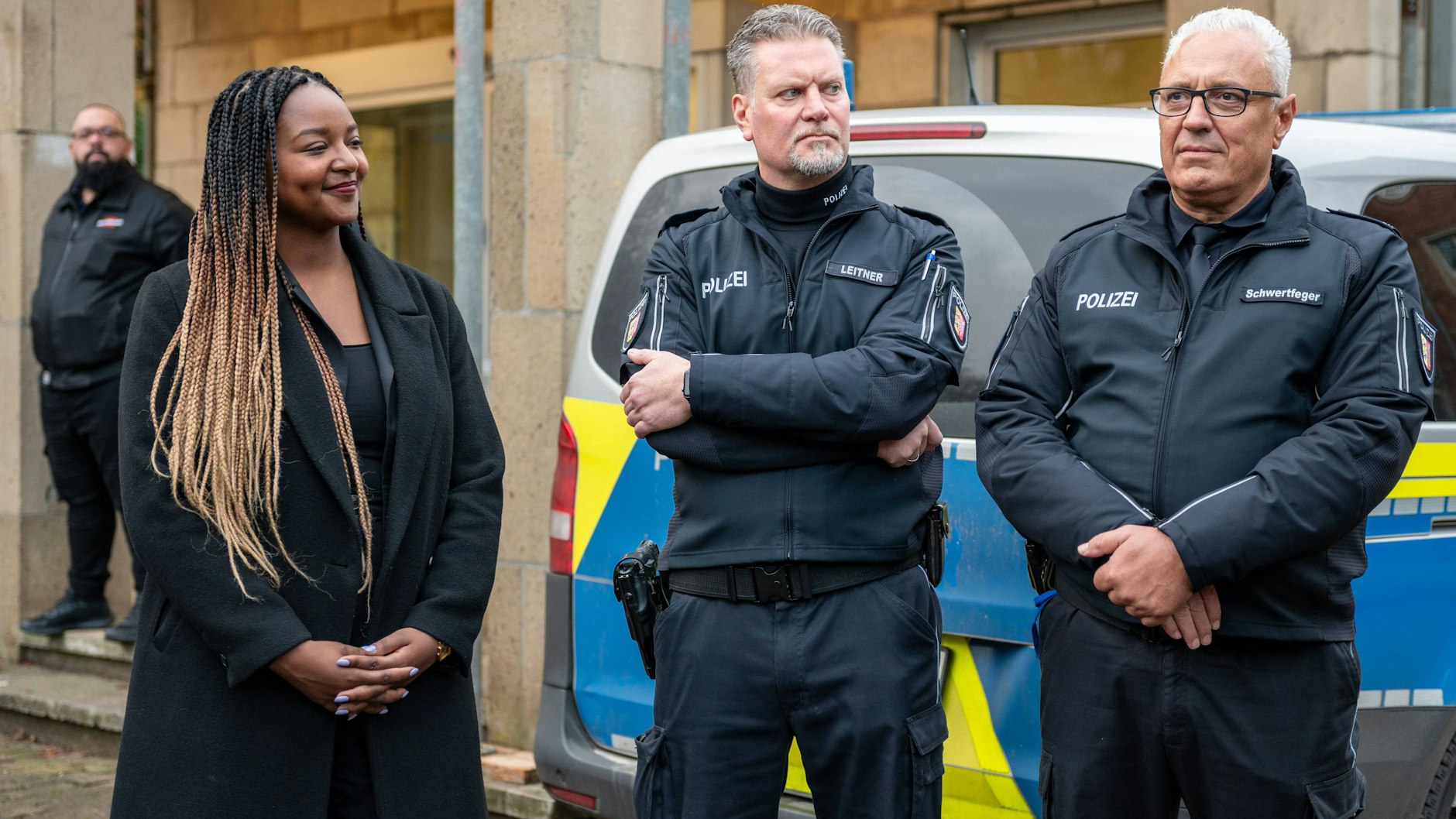 Integrationsministerin Aminata Touré  (Grüne) informiert sich bei einem Rundgang über die eröffnete Erstaufnahmeeinrichtung für Flüchtlinge in Kiel.