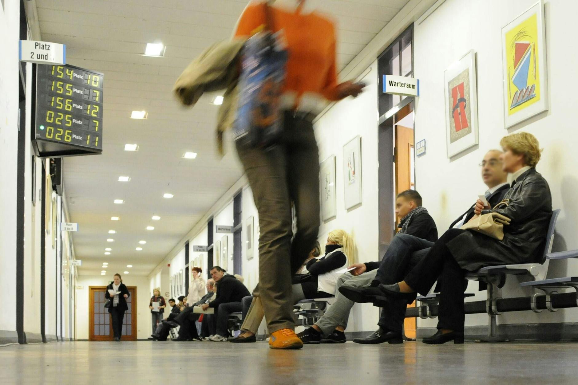 Einfach ins Bürgeramt ohne Termin - kann das funktionieren? Auch hier muss man mit Wartezeiten rechnen (Symbolfoto).