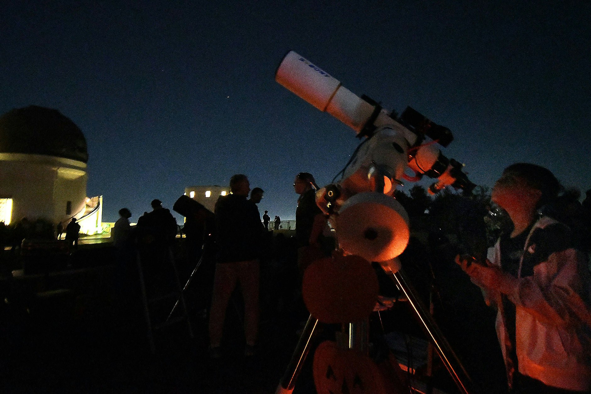 Die Forscher der ESA und der NASA haben in der letzten Zeit darüber spekuliert, ob Tsuchinshan-Atlas C/2023 A3 der hellste Komet sein wird, der je vom Sonnenobservatorium (Soho) abgelichtet wurde. Bisher belegt Tsuchinshan-Atlas jedoch nur den zweiten Platz