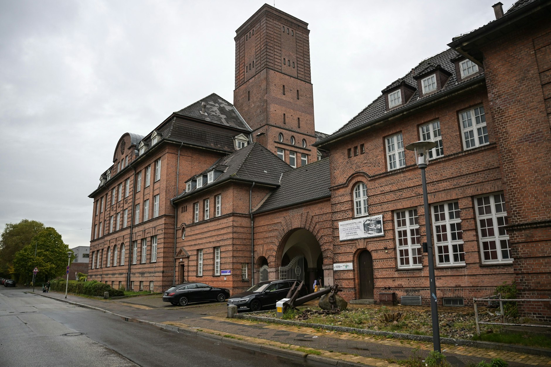 Die Gemeinschaftsunterkunft für Geflüchtete im Kieler Stadtteil Wik. Ein paar der Bewohner sorgen mächtig für Ärger und scheren sich nicht um Gesetze.