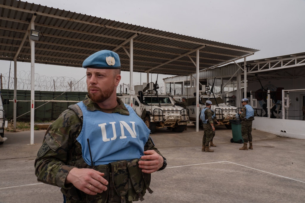 I carri armati israeliani si fanno strada nel territorio delle forze di pace delle Nazioni Unite