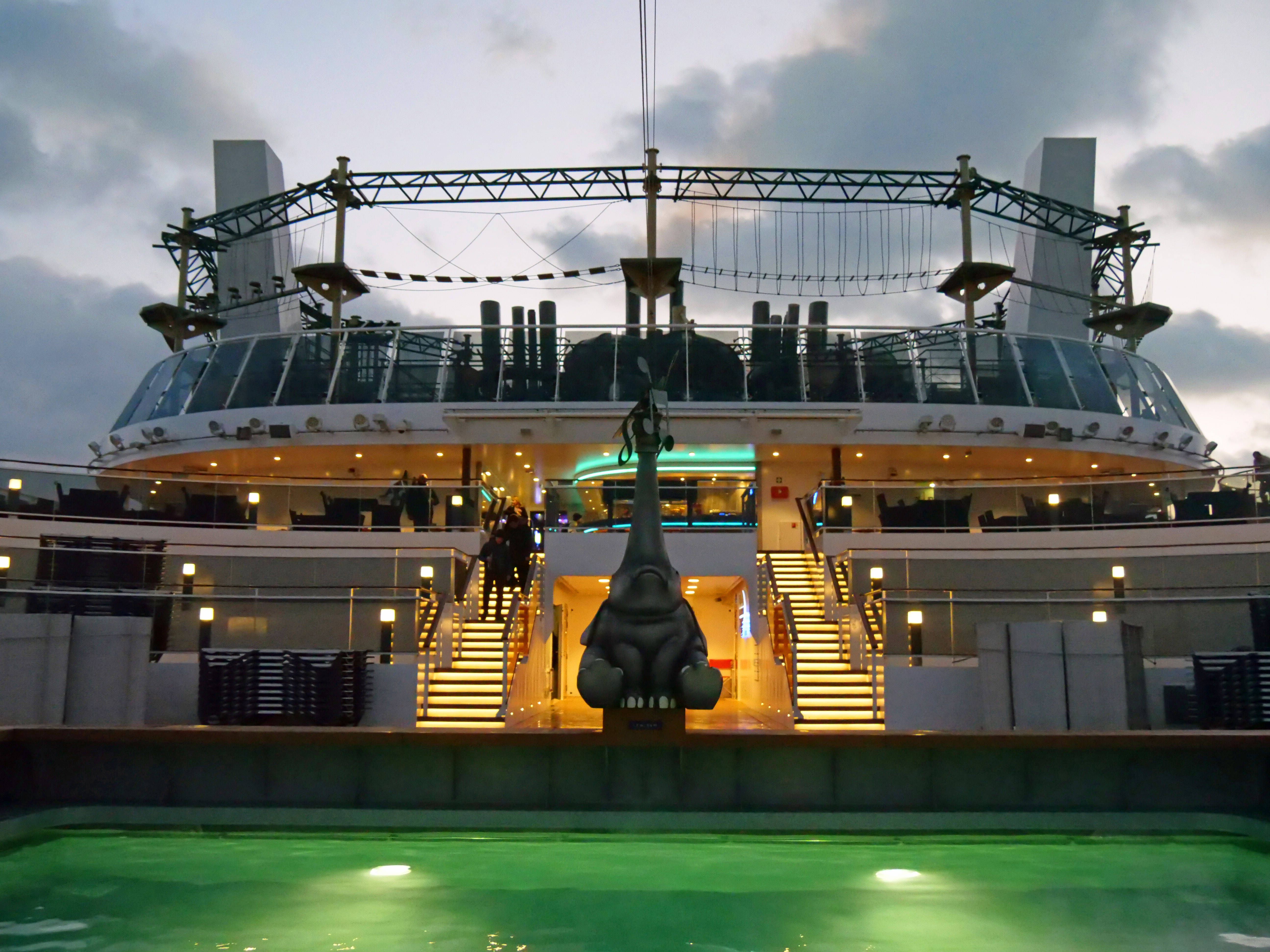 Image - Frau geht bei Kreuzfahrt über Bord und stirbt