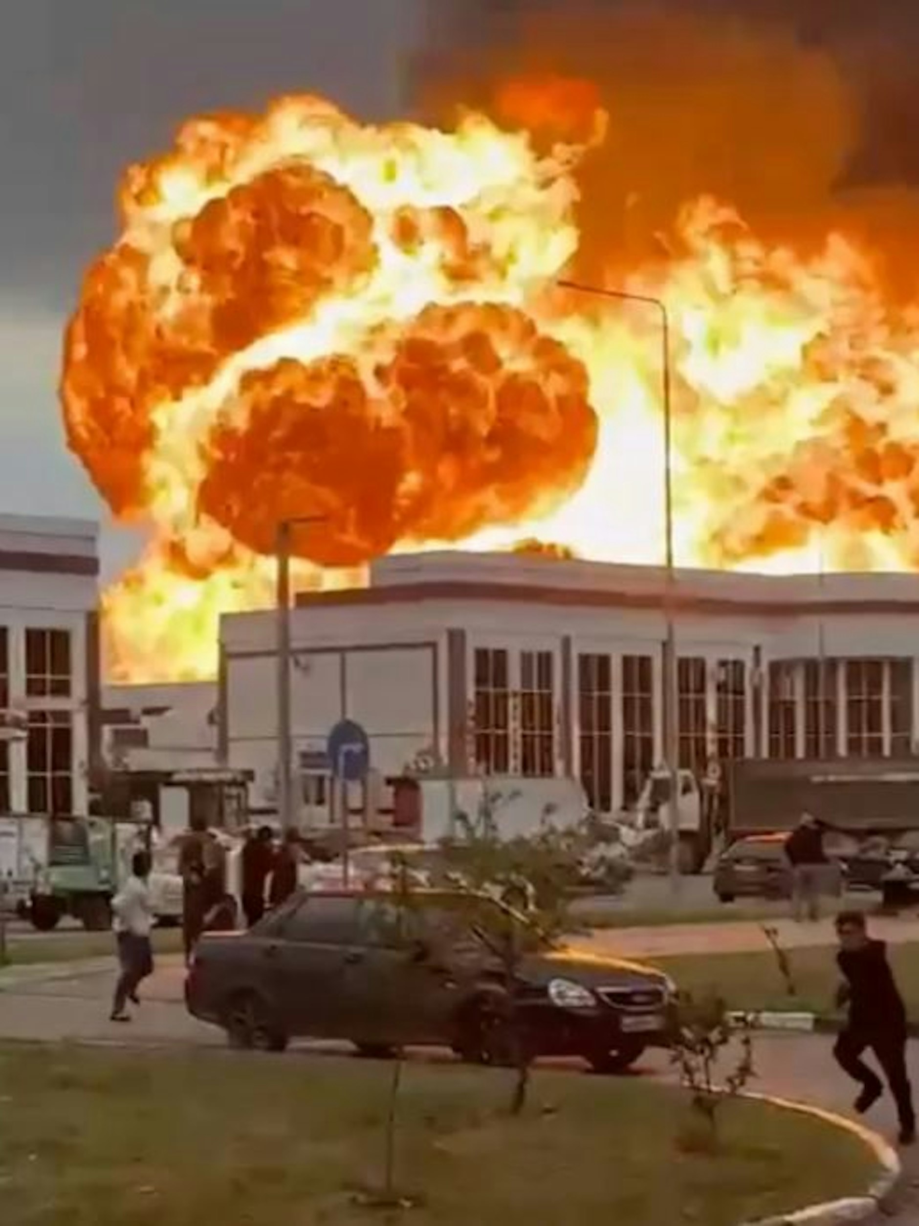Der Feuerball der Explosion ist riesig.