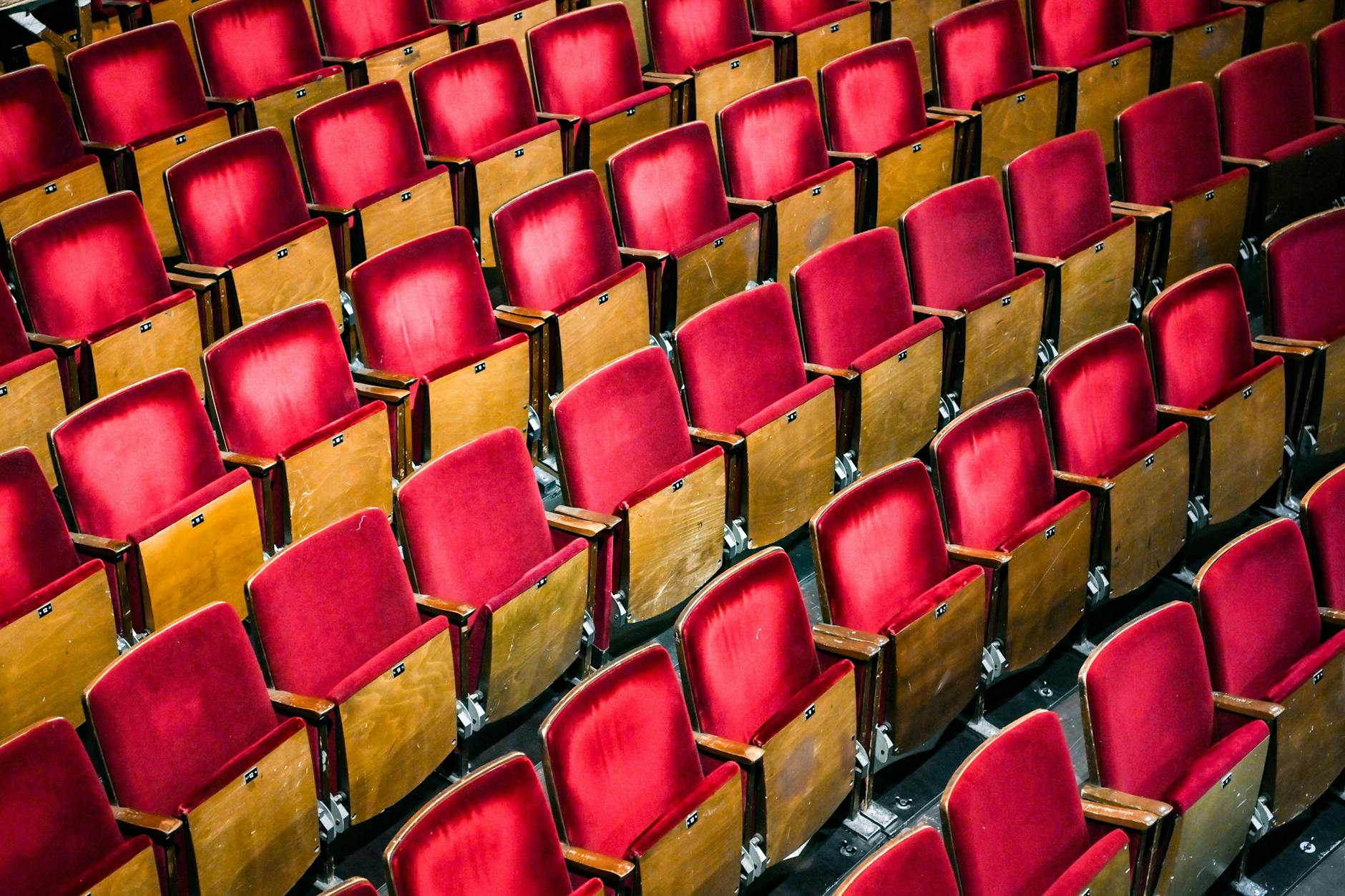 Zuschauersessel im Berliner Ensemble. Jede Theaterkarte wird mit Steuergeld finanziert.