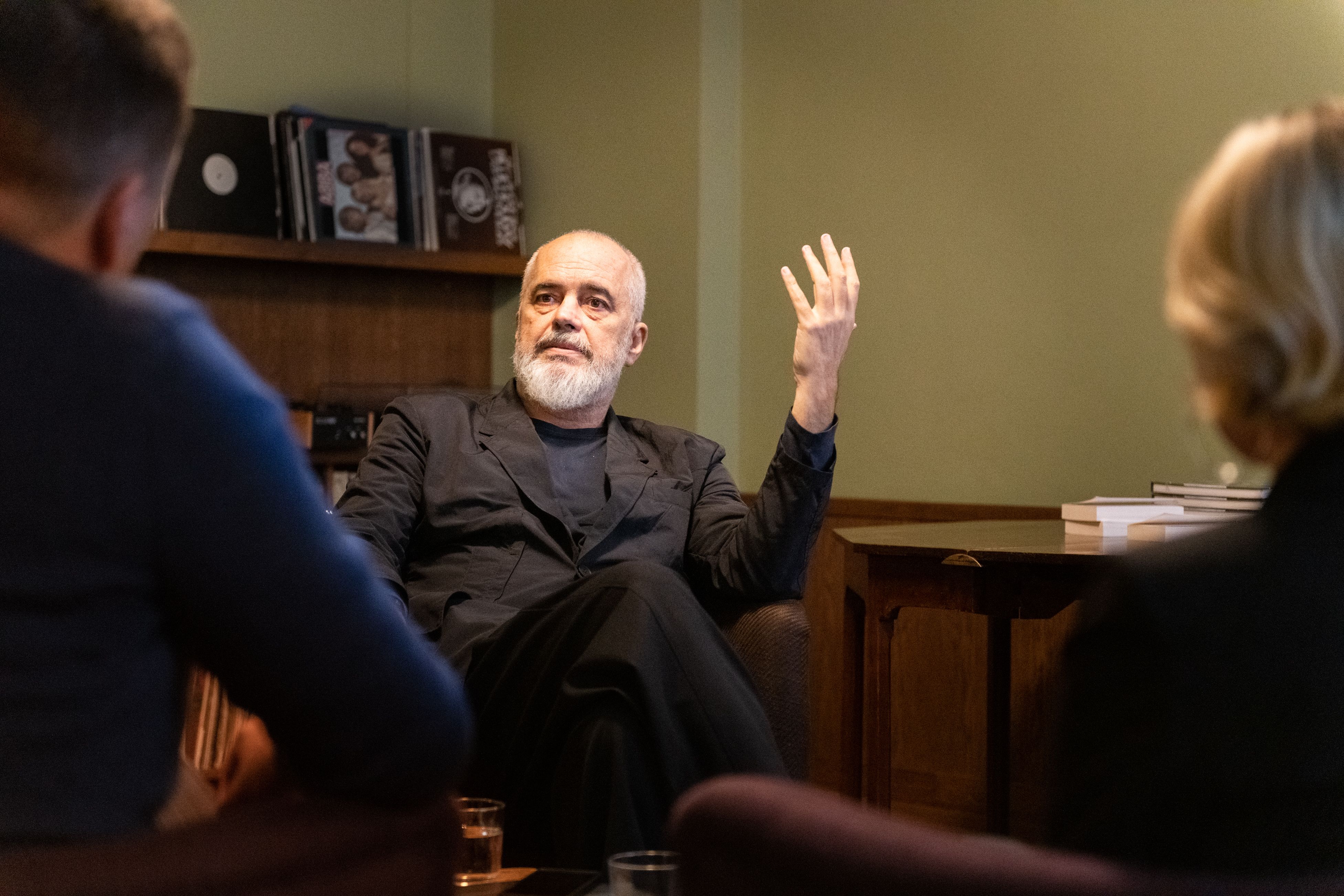 Italien bringt erste Flüchtlinge nach Albanien – Regierungschef Rama schließt Deal mit Deutschland aus