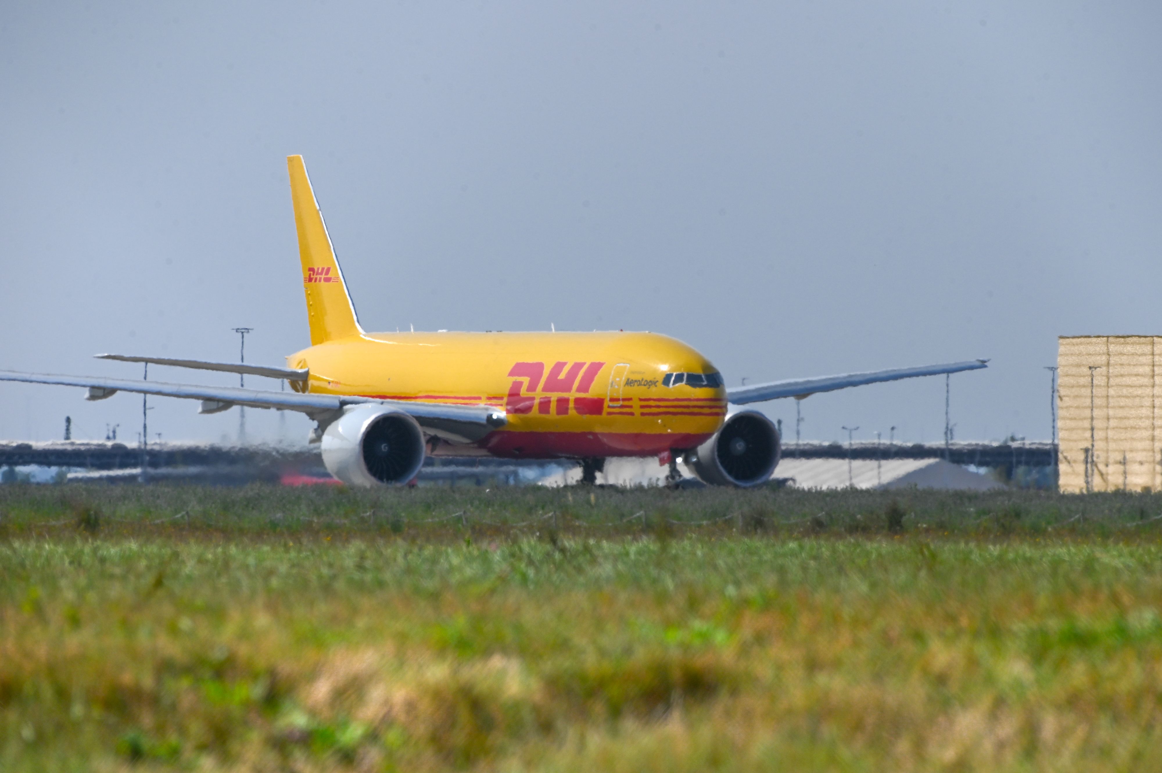 Geheimdienste: Russen hinter DHL-Brand – beinahe Flugzeugabsturz!