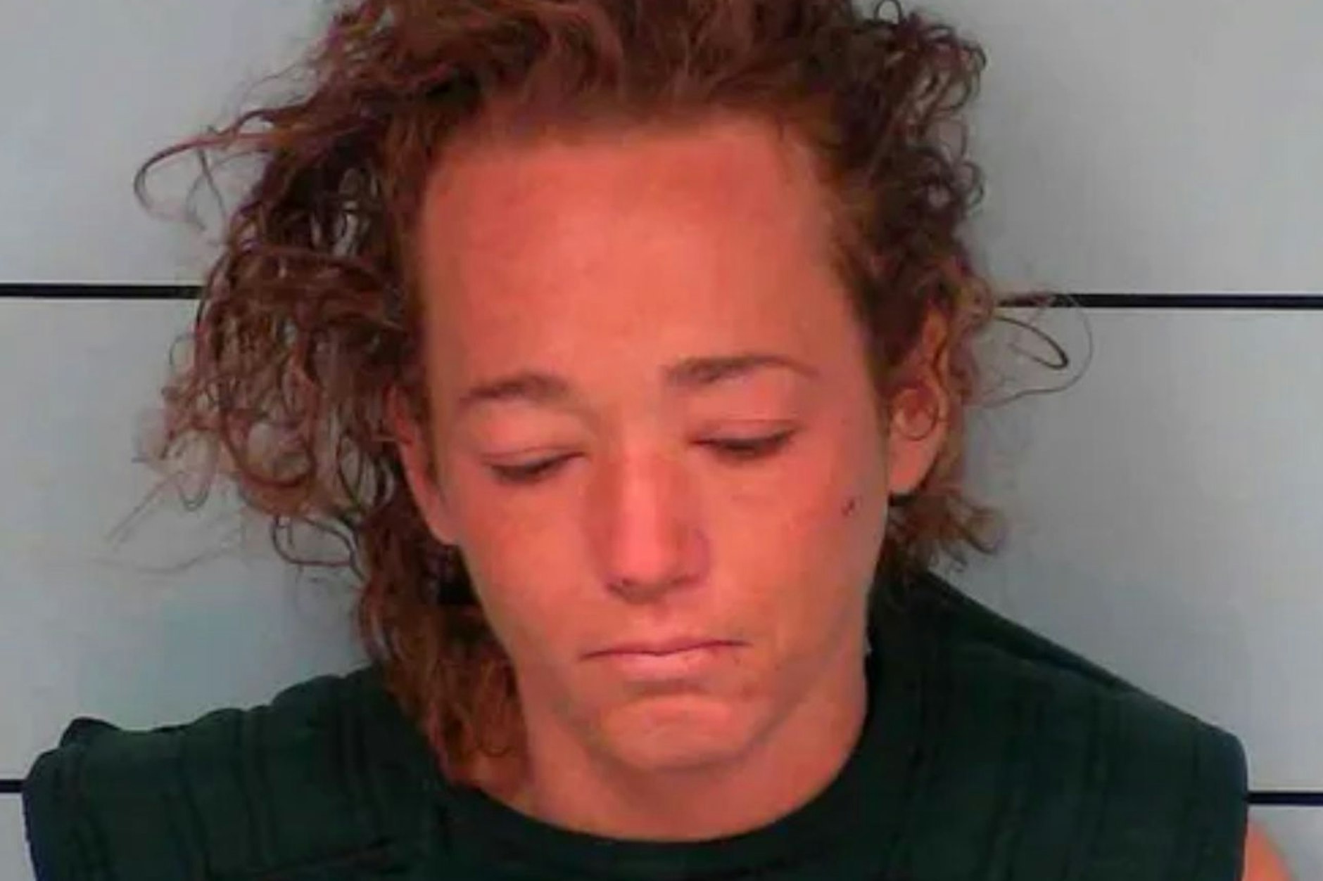 Torilena Fields nach ihrer Verhaftung. Die 32-Jährige war blutverschmiert, sie soll ihre Mutter ermordet haben.