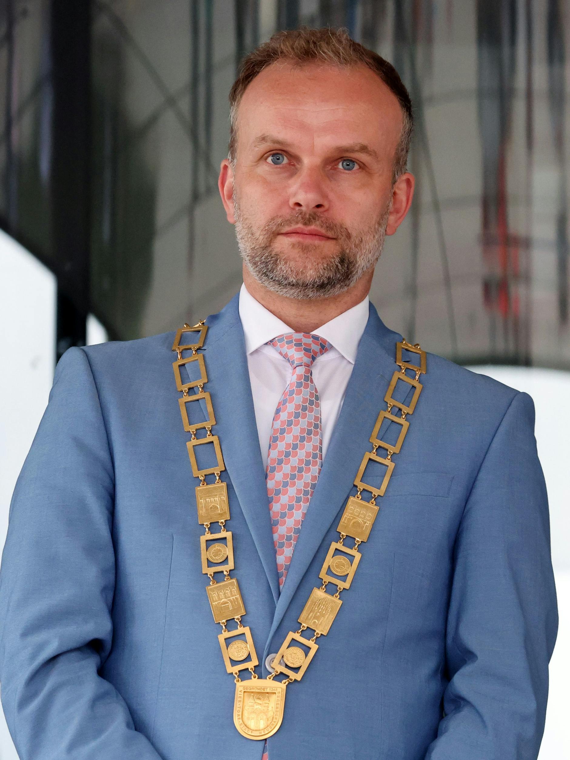 Neubrandenburgs Oberbürgermeister Silvio Witt (parteilos) tritt nach der Entscheidung zum Bann der Regenbogenfarbe zurück.