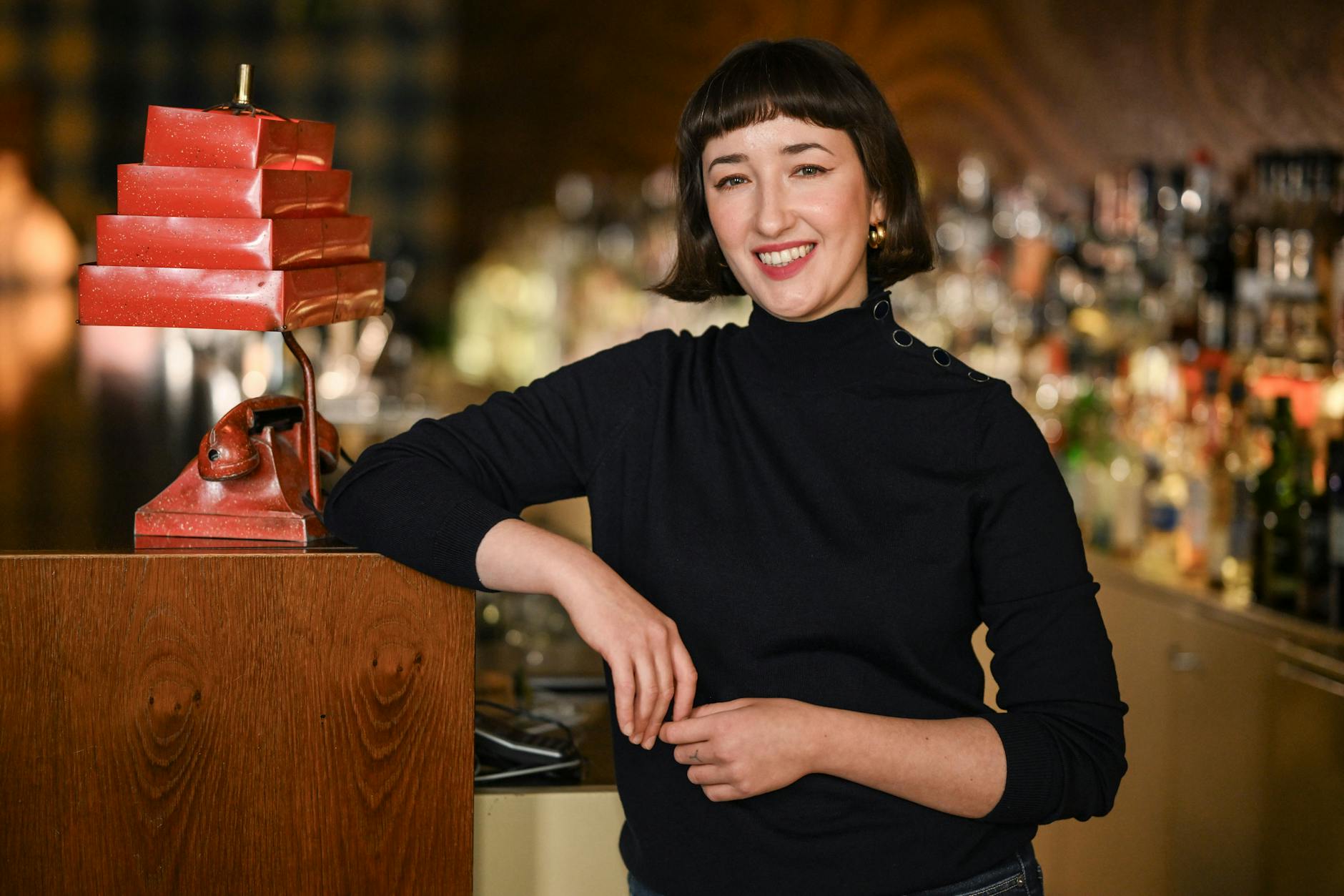 Doppelt ausgezeichnet! Die Berlinerin Maria Gorbatschova erhält den Titel „Bartenderin des Jahres“, ihre Green Door Bar in Berlin-Schöneberg wurde zur „Bar des Jahres“ gekürt.