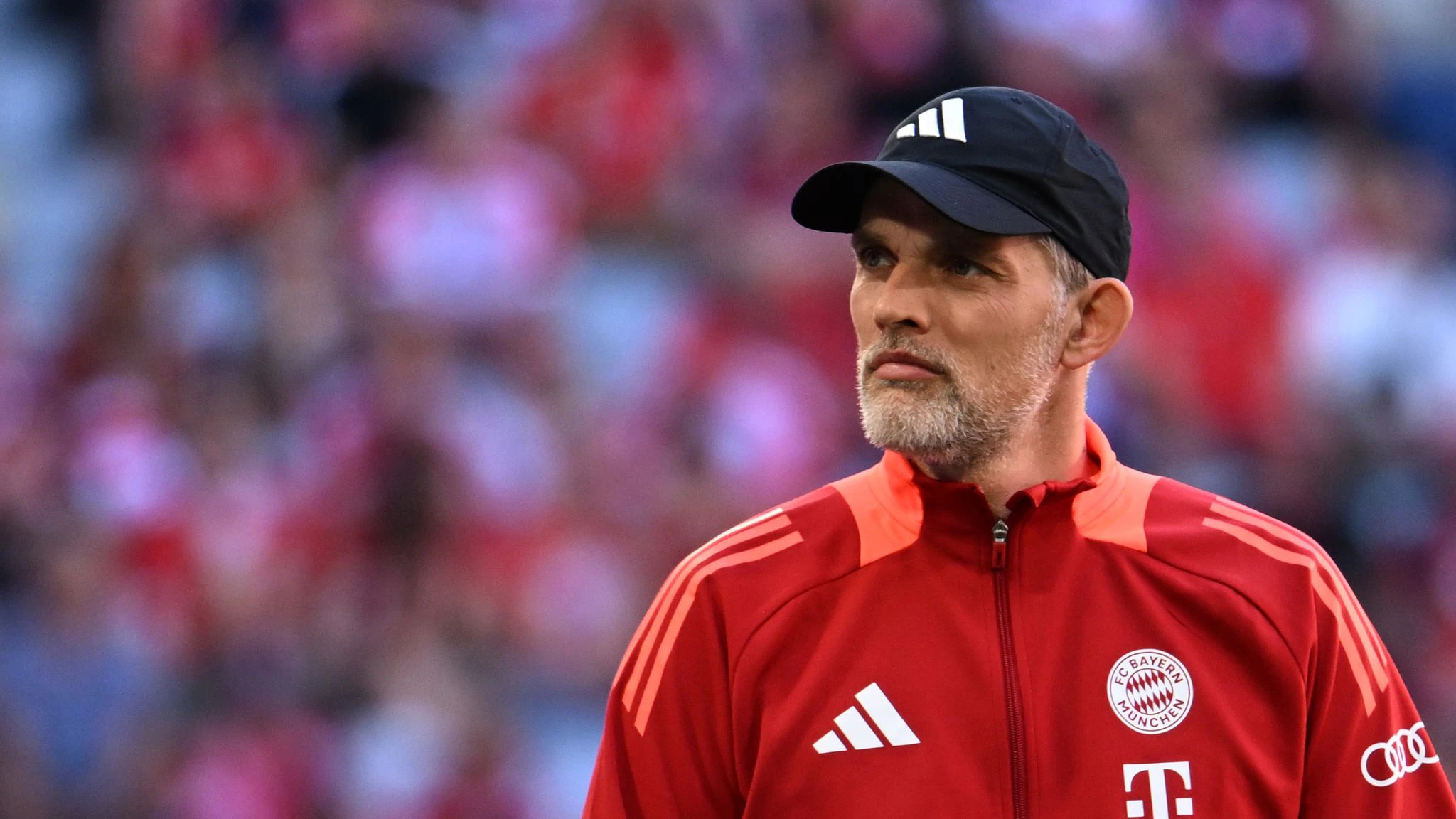 Zum Ende der Saison trennte sich der FC Bayern von Trainer Thomas Tuchel. Nun heuert der 51-Jährige laut einem Bericht bei England an.