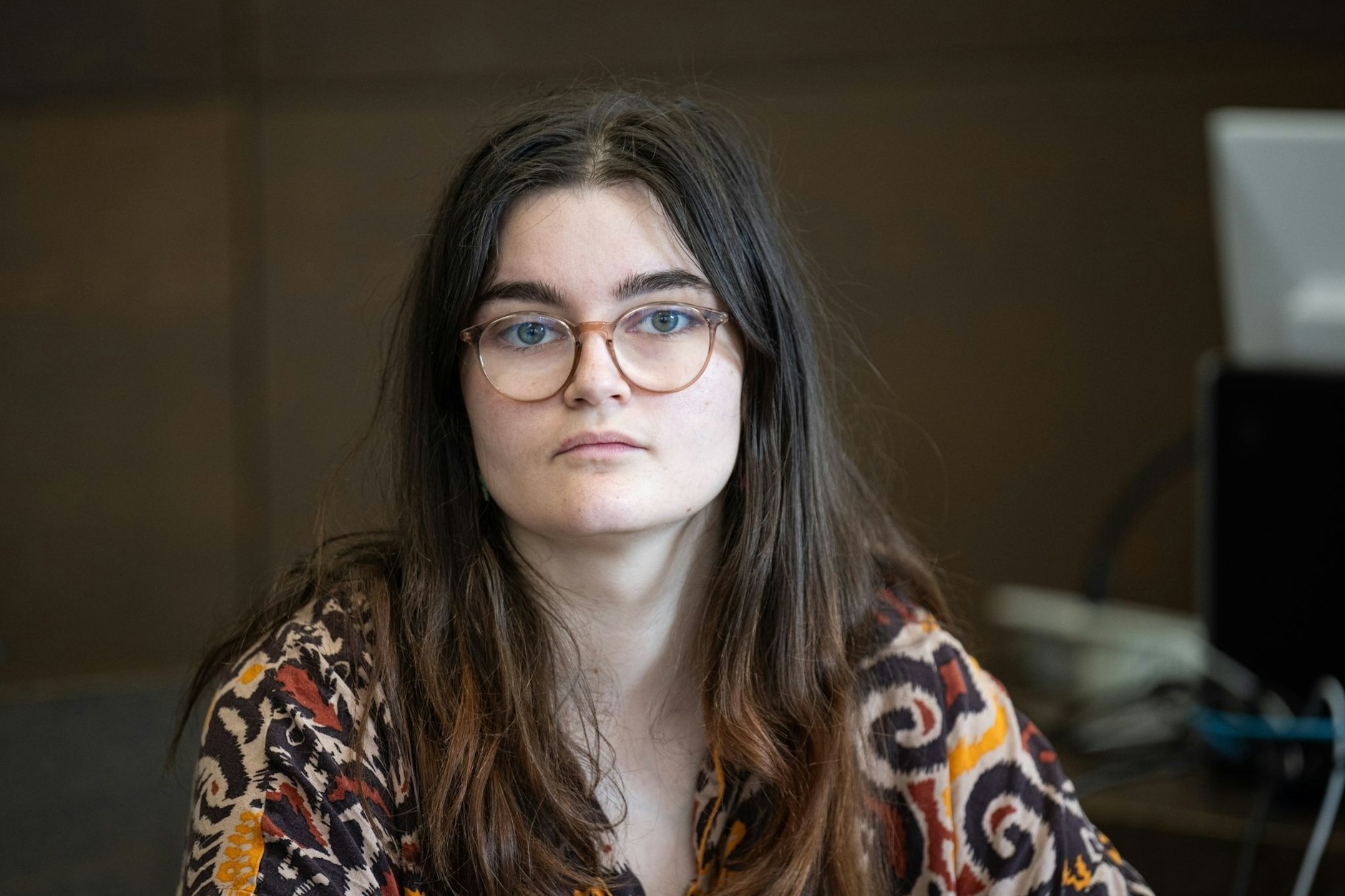 Lilli Gomez wartet auf den Beginn des Prozesses im Amtsgericht Tiergarten.