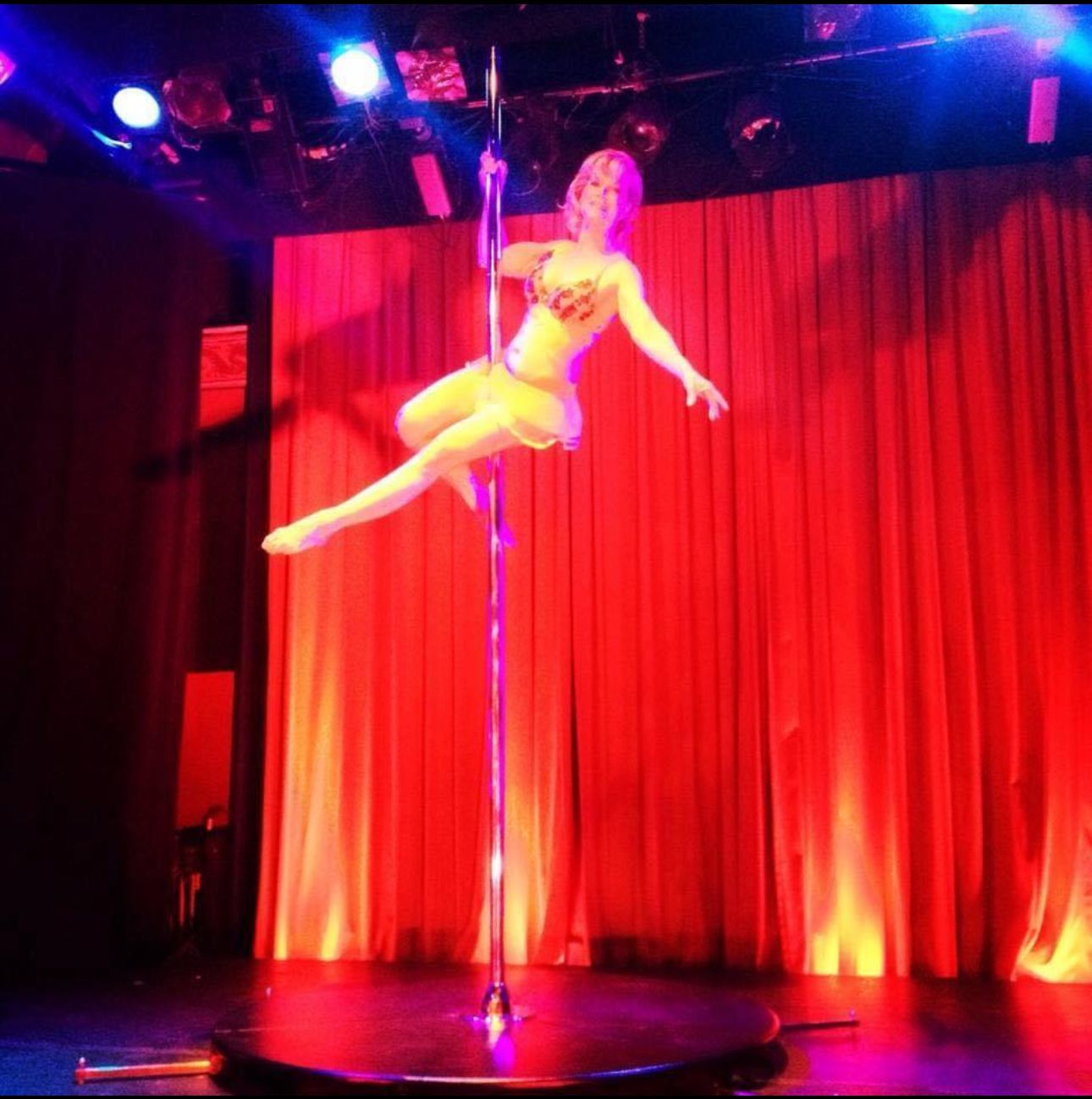 Image - 71-Jährige begeistert an der Stripper-Stange