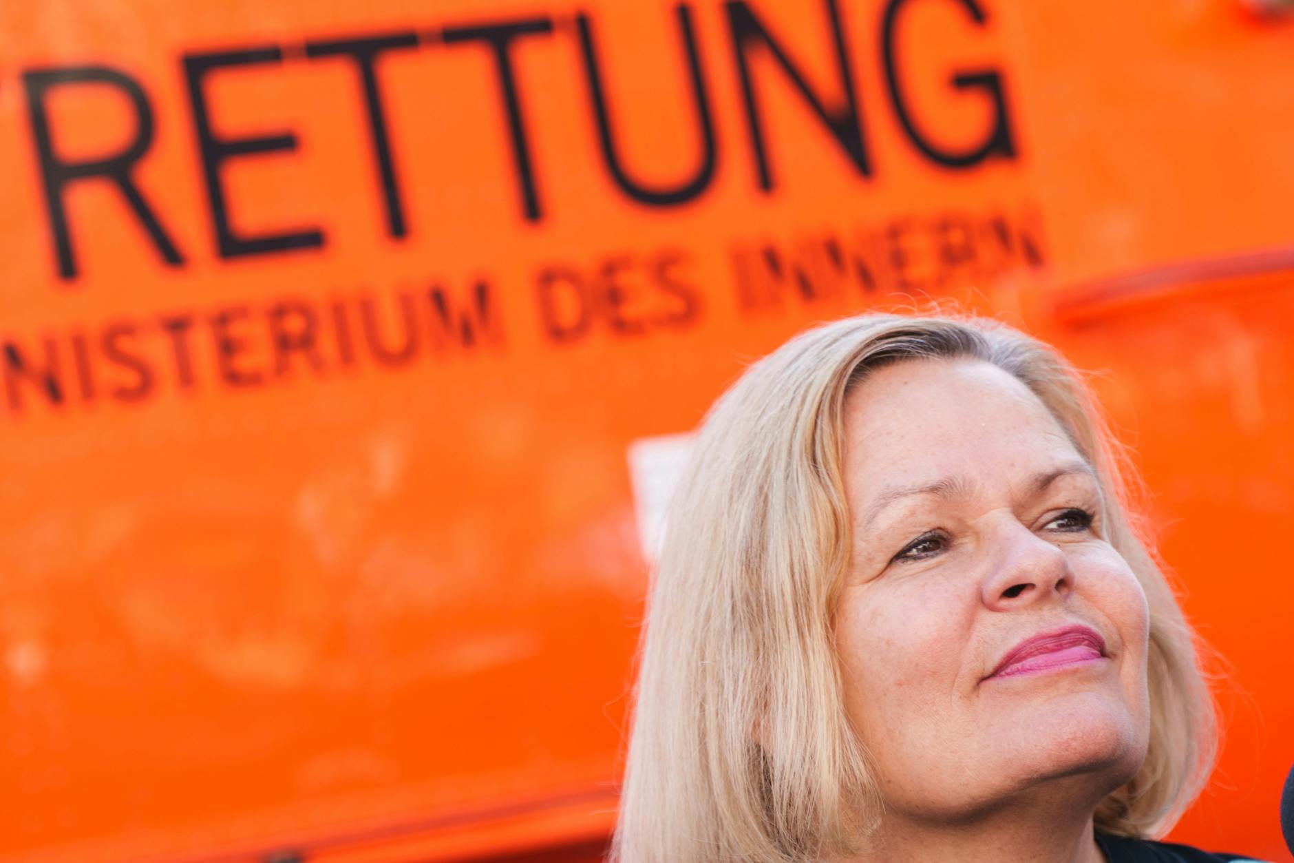 Bei Fußballfans eher durchschnittlich beliebt: Bundesinnenministerin Nancy Faeser