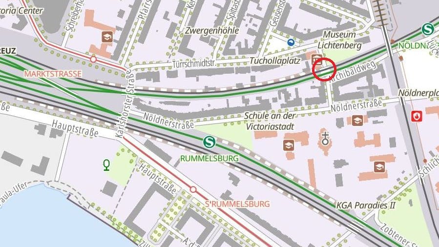 Der rote Kreis zeigt den Standort des umstrittenen Pollers.