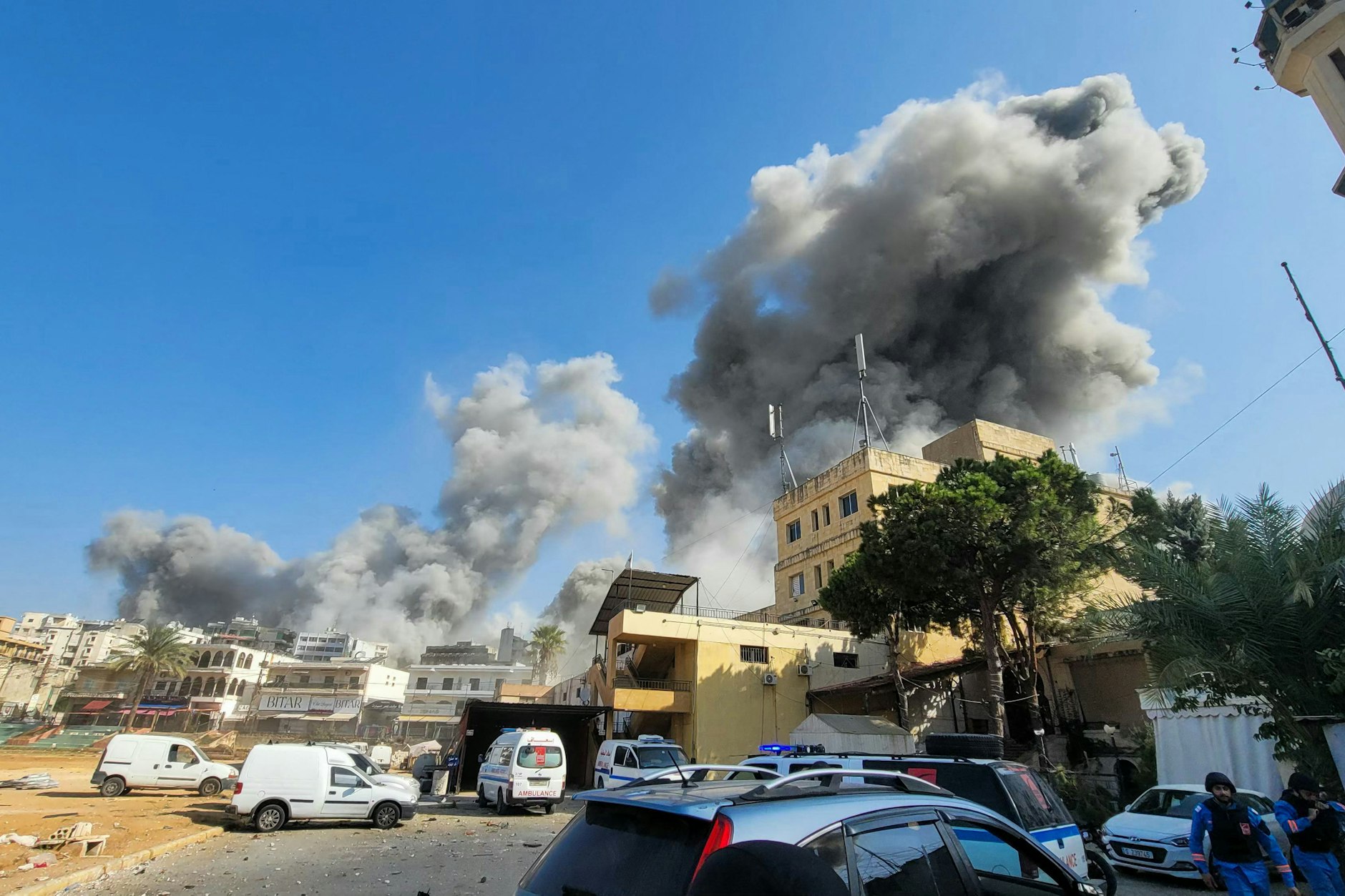 Die Stadt Nabatäa und ihre Umgebung werden von schweren Luftschlägen getroffen.