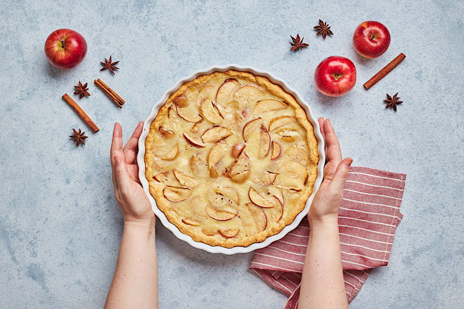 Apfelkuchen ist beliebt, vor allem Kinder mögen ihn. Erst recht, wenn er mit Pudding gemacht wird.