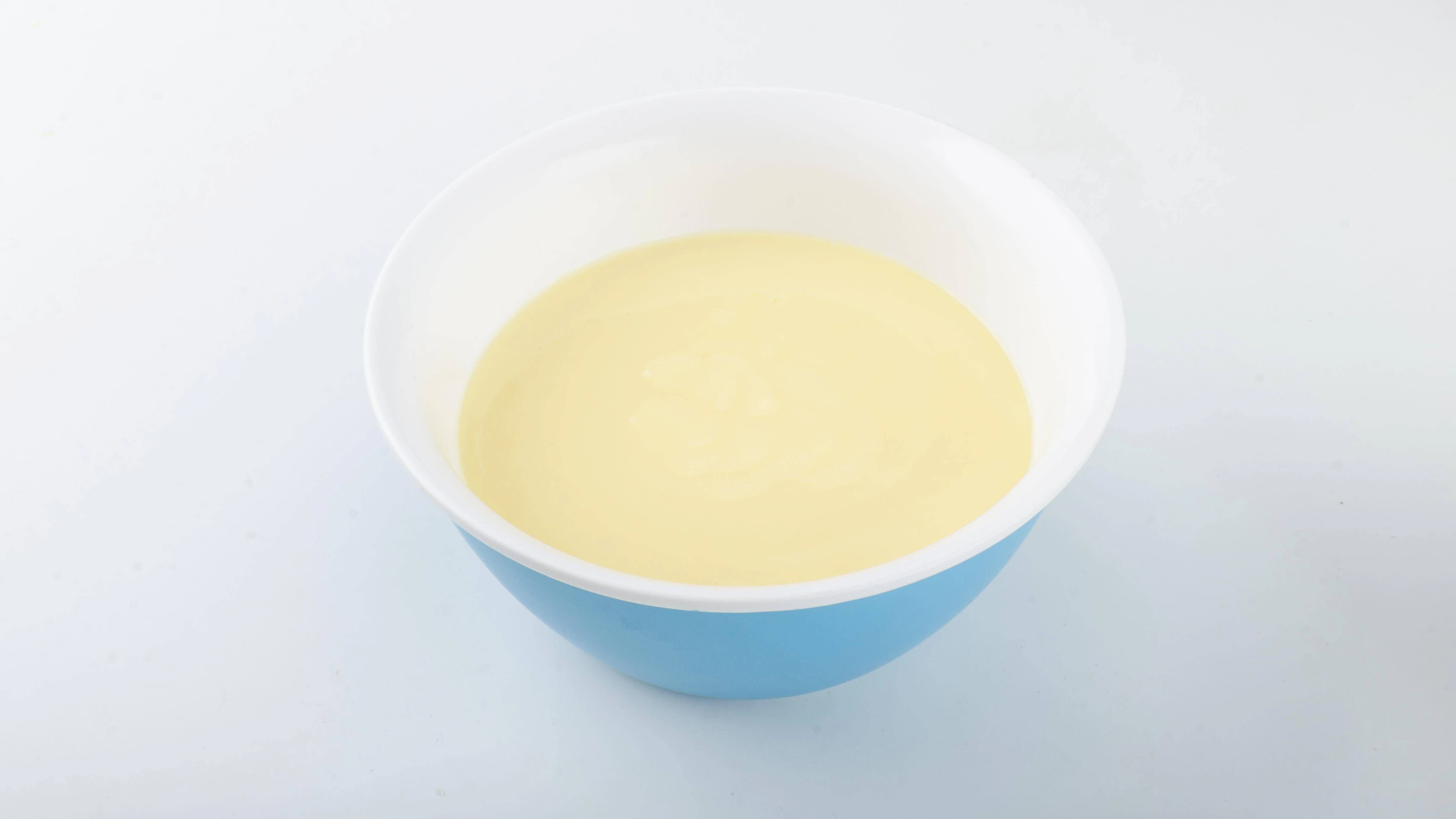 Der Pudding macht den Apfelkuchen bei diesem Rezept schön cremig.